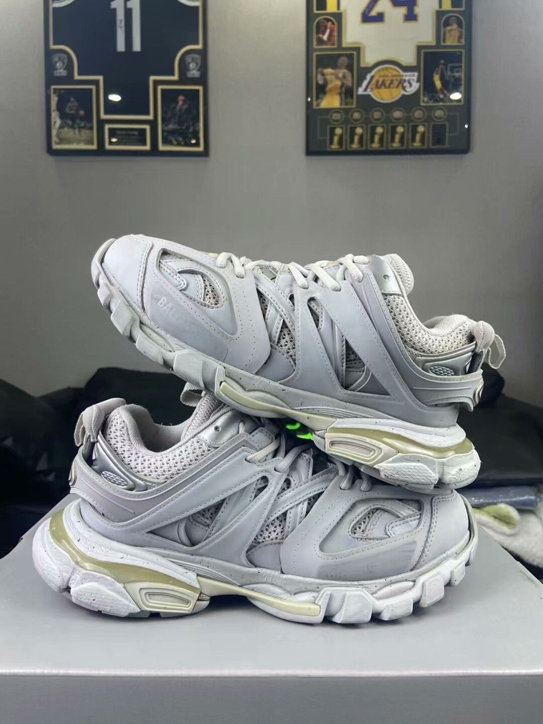 Balenciaga Balenciaga Silver Lowtop Sneakers us_8-5 Women Size US 8.5 / IT 38.5 - 7 Thumbnail