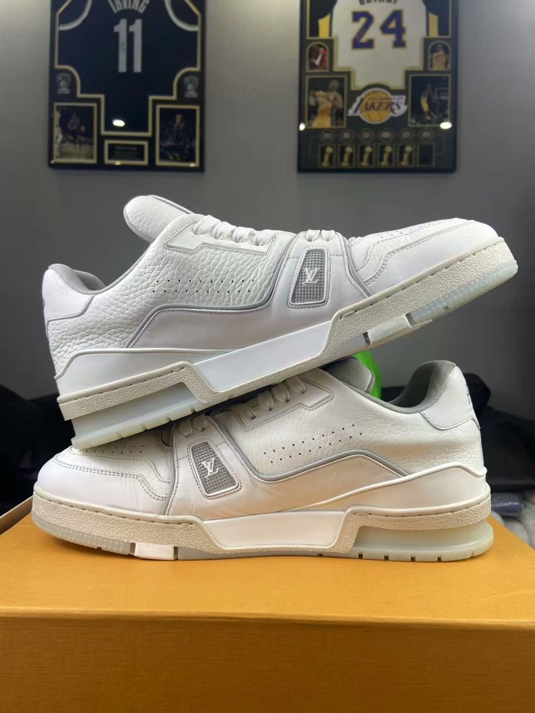 Louis Vuitton Louis Vuitton Training White Lowtop Sneakers 10 Men Size US 10 / EU 43 - 6 Thumbnail