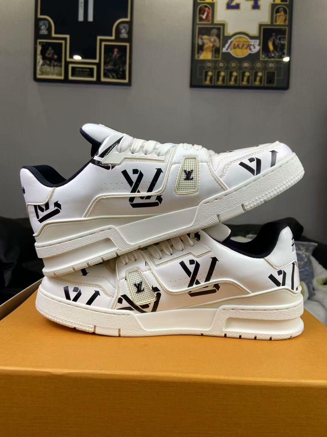 Louis Vuitton Louis Vuitton Training Printed Black Lowtop Sneakers 9 Men Size US 9 / EU 42 - 6 Thumbnail