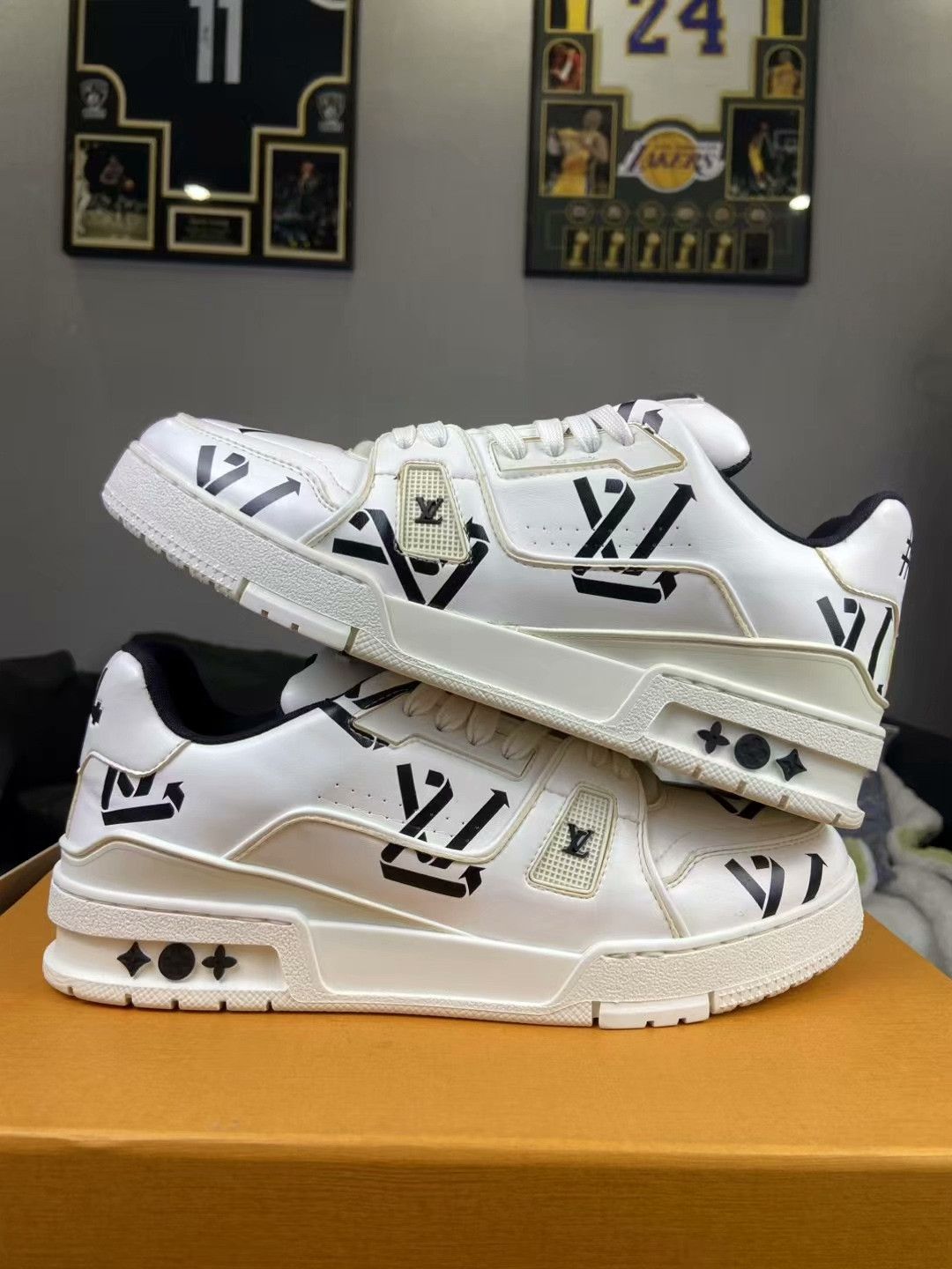 Louis Vuitton Louis Vuitton Training Printed Black Lowtop Sneakers 9 Men Size US 9 / EU 42 - 7 Thumbnail