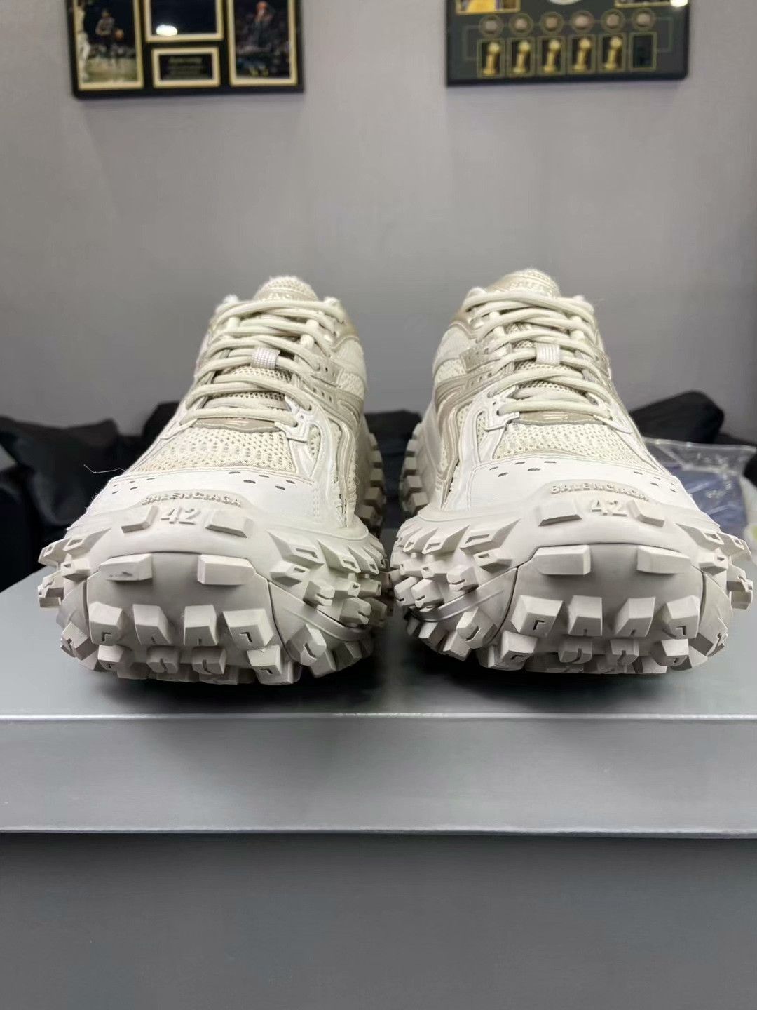 Balenciaga Balenciaga Lowtop Sneakers 9 Men Size US 9 / EU 42 - 2 Thumbnail