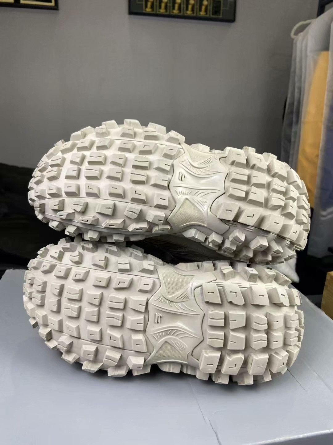 Balenciaga Balenciaga Lowtop Sneakers 8.5 Men Size US 8.5 / EU 41-42 - 5 Thumbnail