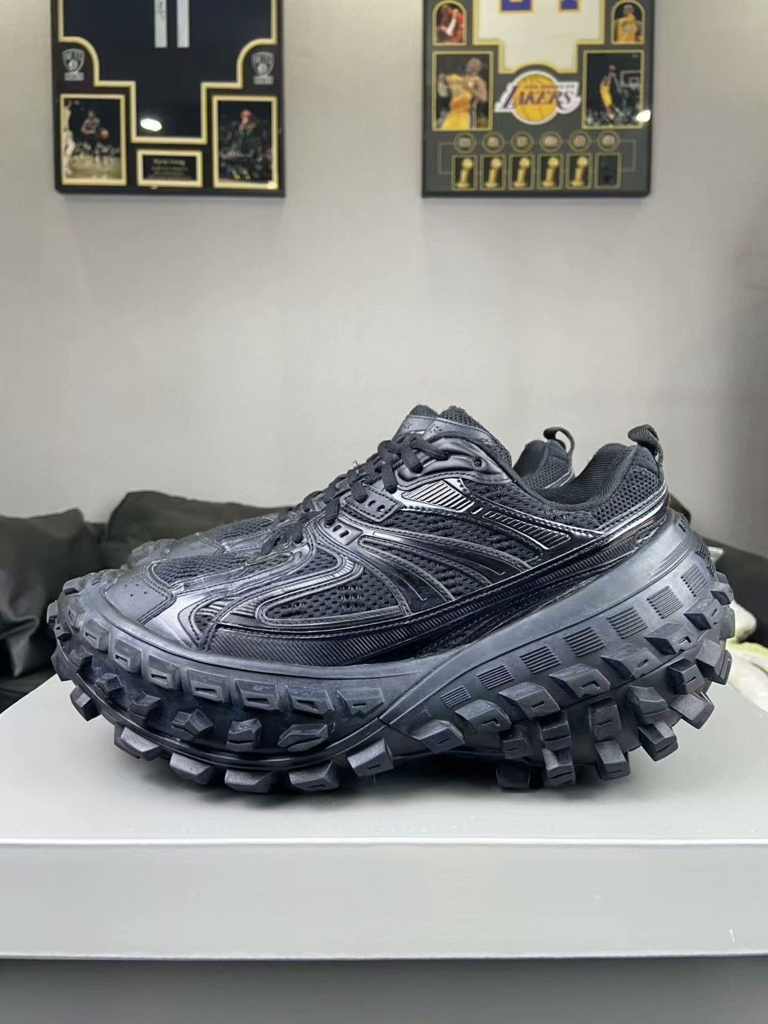 Balenciaga Balenciaga Black Lowtop Sneakers us_10 Women Size US 10 / IT 40 - 3 Thumbnail
