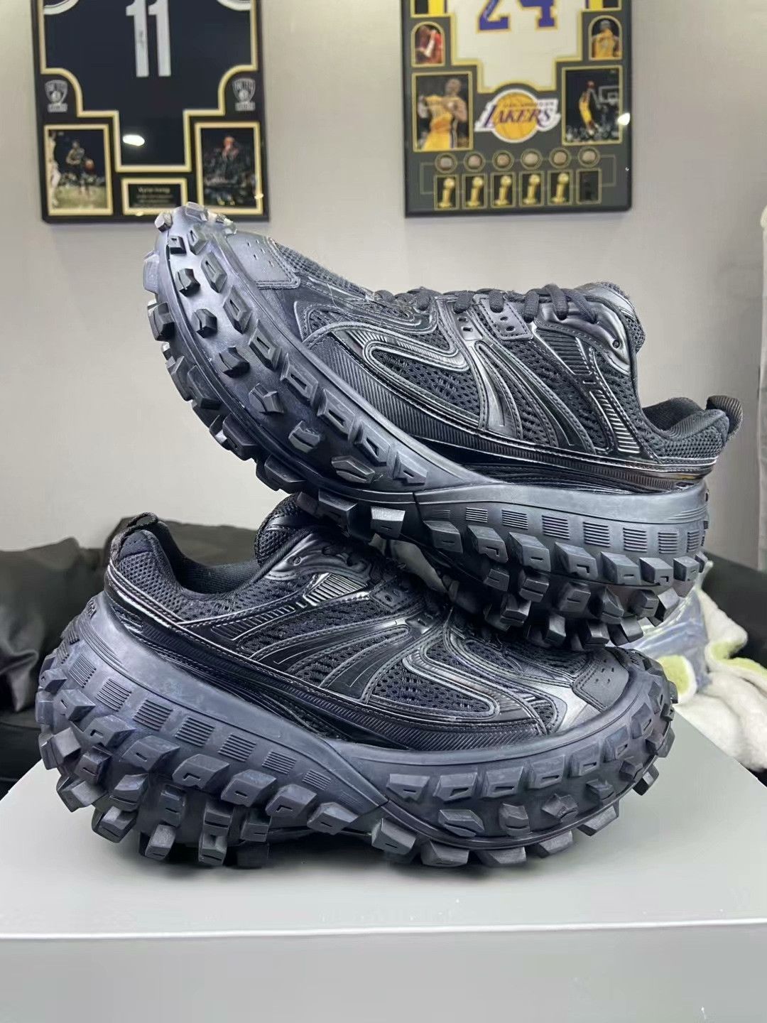 Balenciaga Balenciaga Black Lowtop Sneakers us_10 Women Size US 10 / IT 40 - 7 Thumbnail