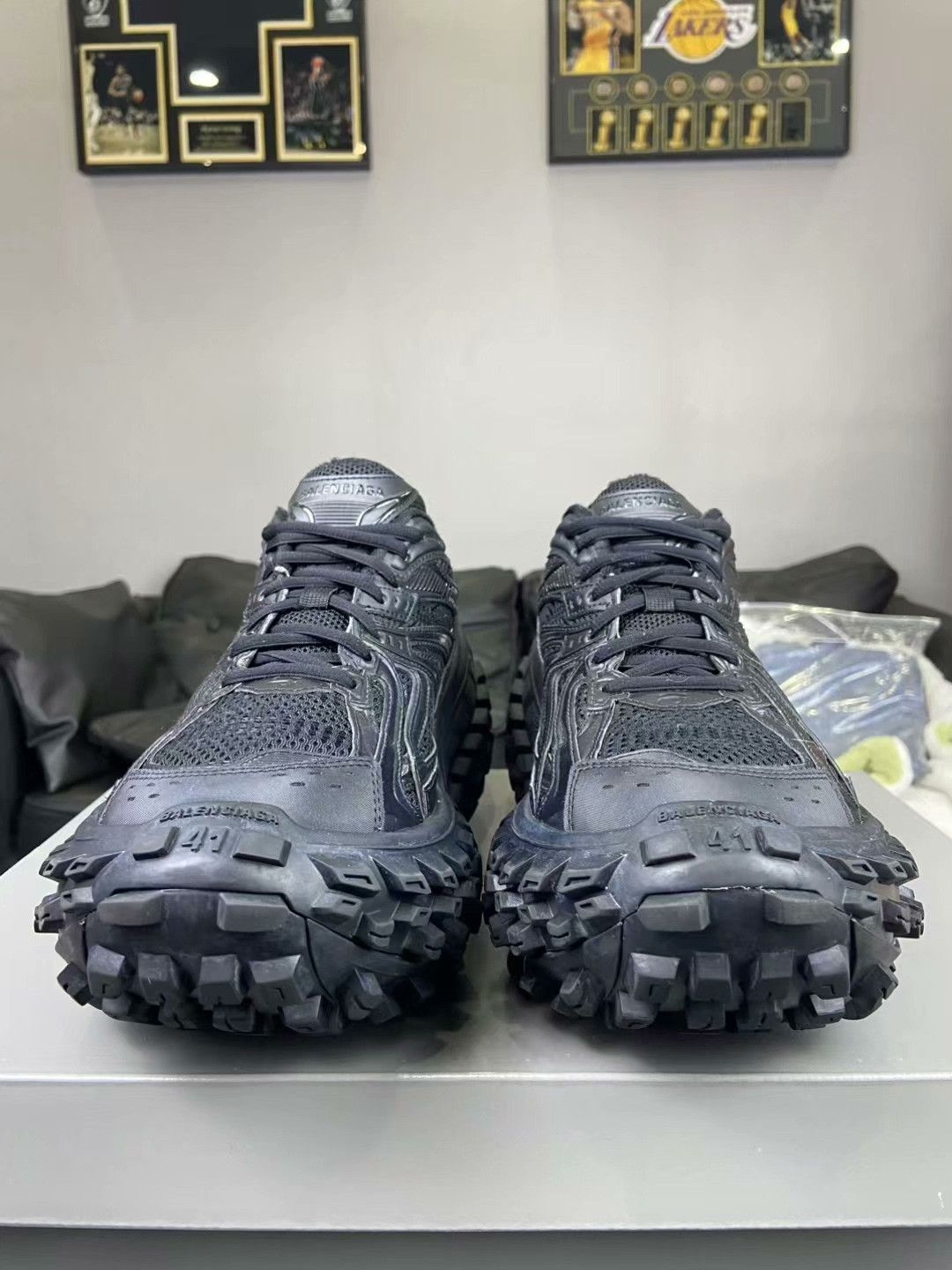 Balenciaga Balenciaga Black Lowtop Sneakers us_10 Women Size US 10 / IT 40 - 2 Thumbnail