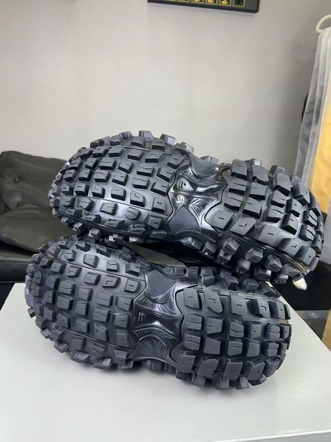 Balenciaga Balenciaga Black Lowtop Sneakers us_10 Women Size US 10 / IT 40 - 5 Thumbnail