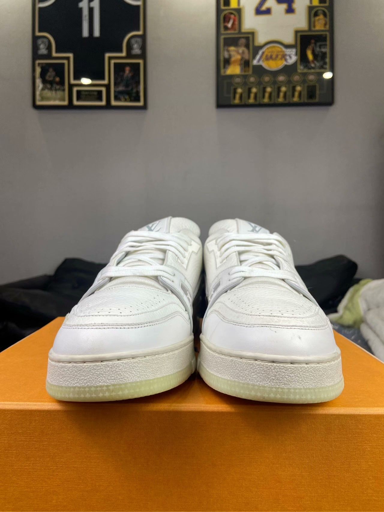 Louis Vuitton Louis Vuitton Training White Lowtop Sneakers 10.5 Men Size US 10.5 / EU 43-44 - 2 Thumbnail
