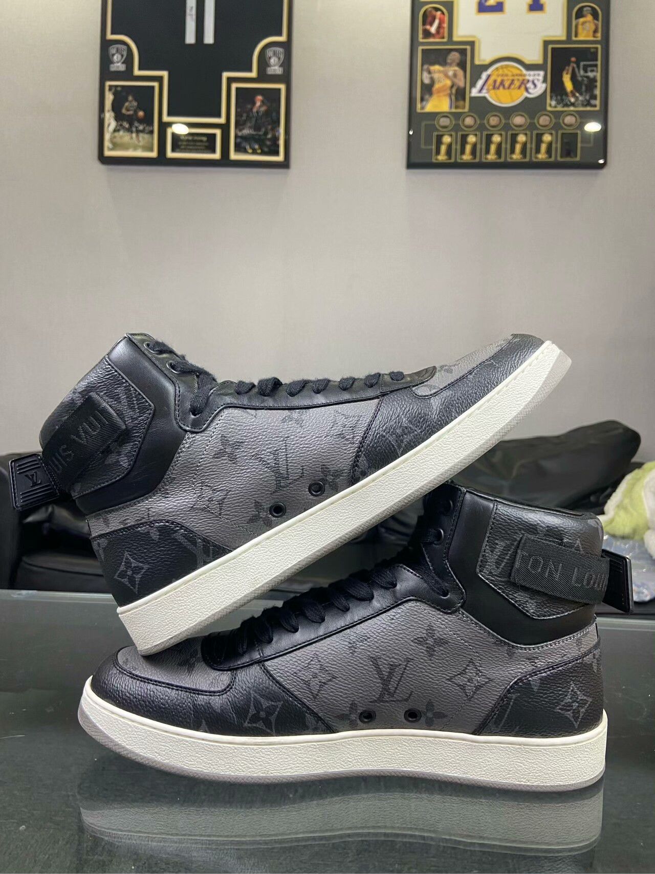 Louis Vuitton Louis Vuitton Training Lowtop Sneakers 9 Men Size US 9 / EU 42 - 4 Thumbnail