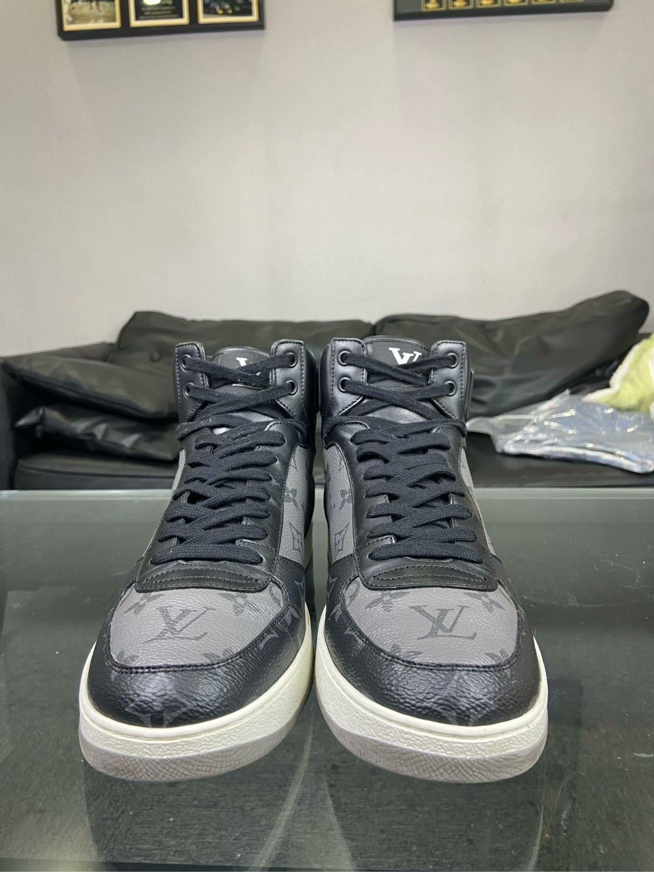 Louis Vuitton Louis Vuitton Training Lowtop Sneakers 9 Men Size US 9 / EU 42 - 2 Thumbnail
