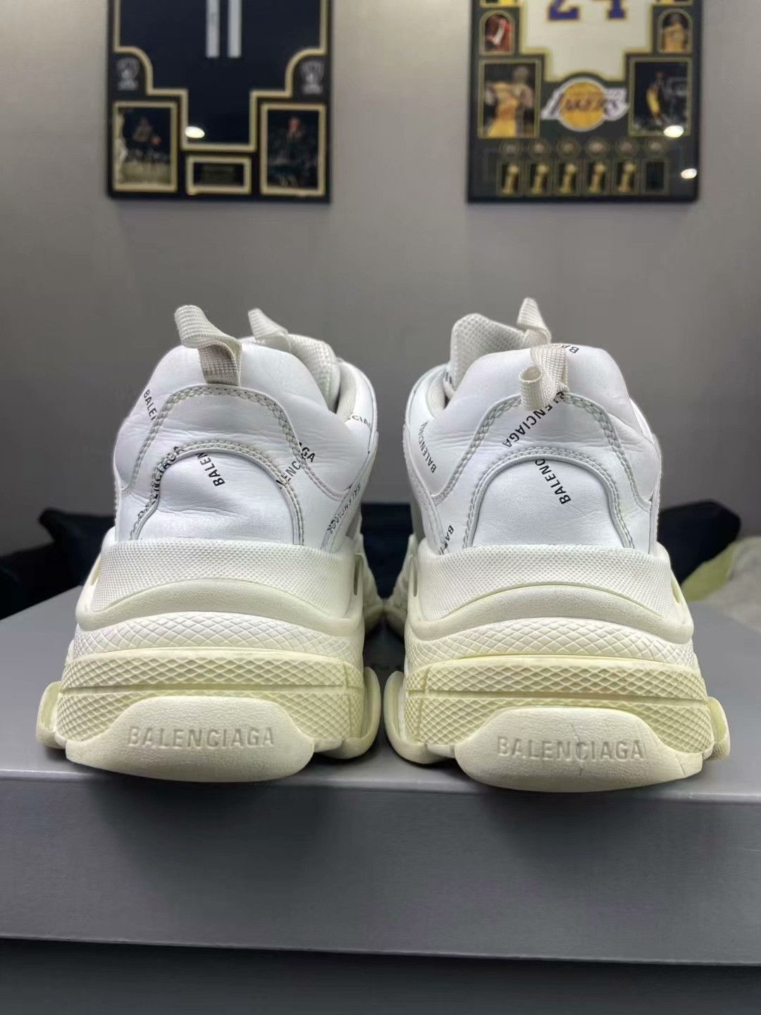 Louis Vuitton Louis Vuitton Lowtop Sneakers 10.5 Men Size US 10.5 / EU 43-44 - 4 Thumbnail