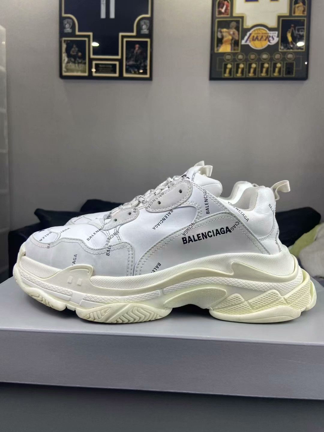 Louis Vuitton Louis Vuitton Lowtop Sneakers 10.5 Men Size US 10.5 / EU 43-44 - 3 Thumbnail