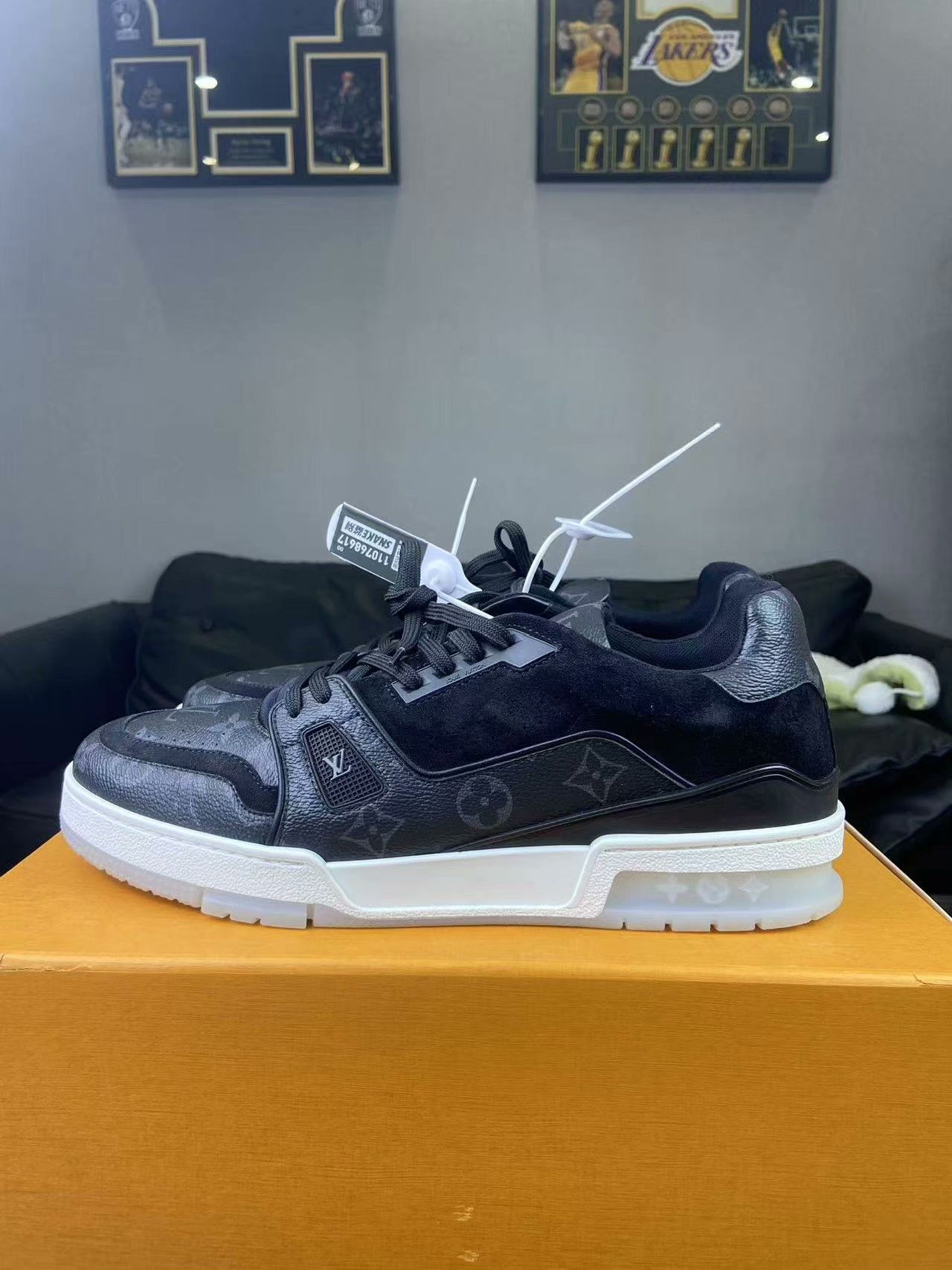 Louis Vuitton Louis Vuitton Training Black Lowtop Sneakers 10 Men Size US 10 / EU 43 - 3 Thumbnail