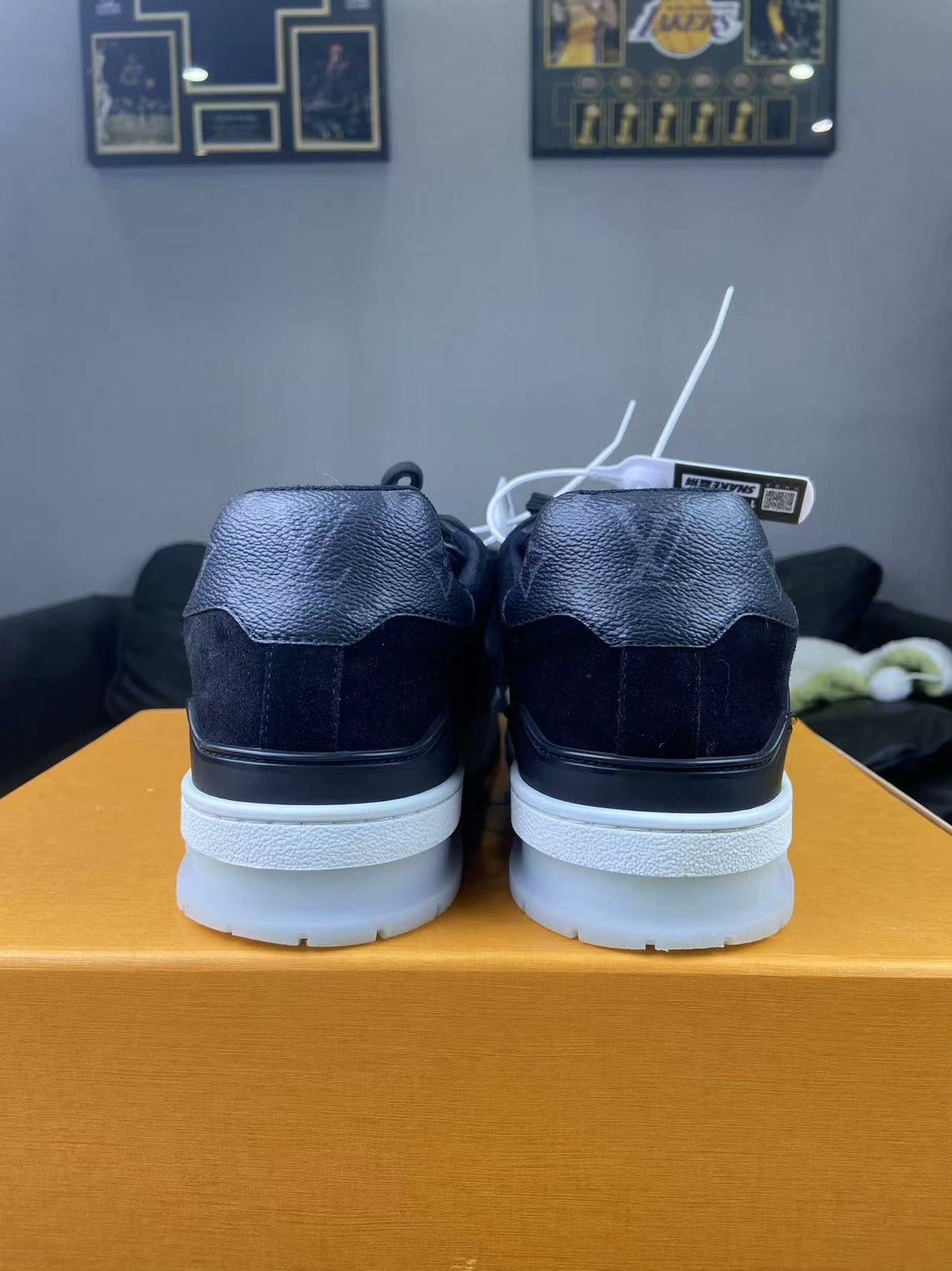Louis Vuitton Louis Vuitton Training Black Lowtop Sneakers 10 Men Size US 10 / EU 43 - 4 Thumbnail