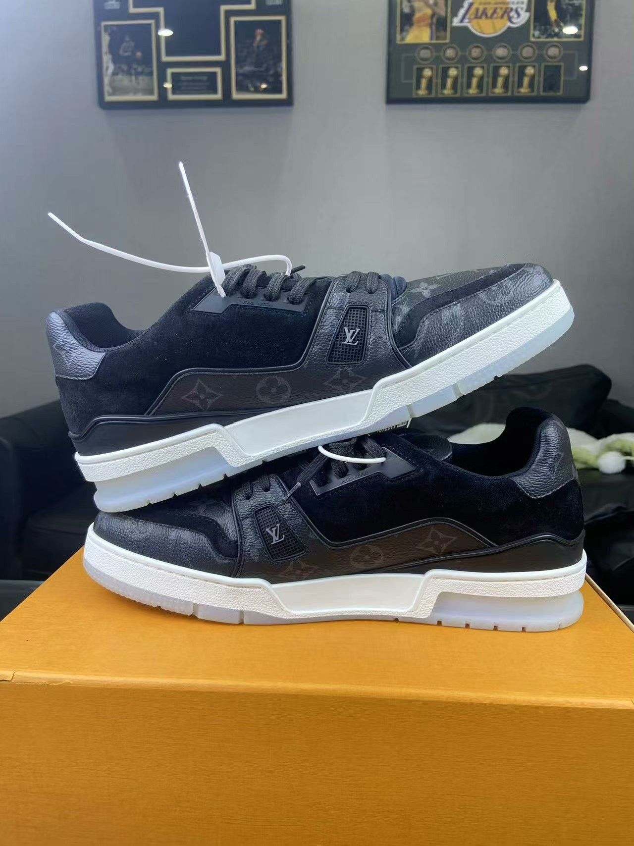 Louis Vuitton Louis Vuitton Training Black Lowtop Sneakers 10 Men Size US 10 / EU 43 - 5 Thumbnail