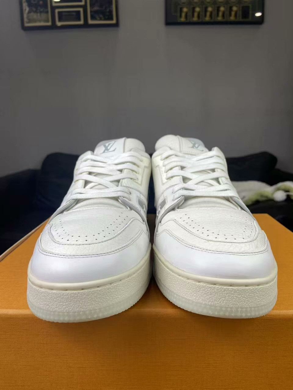 Louis Vuitton Louis Vuitton Training White Lowtop Sneakers 11 Men Size US 11 / EU 44 - 2 Thumbnail