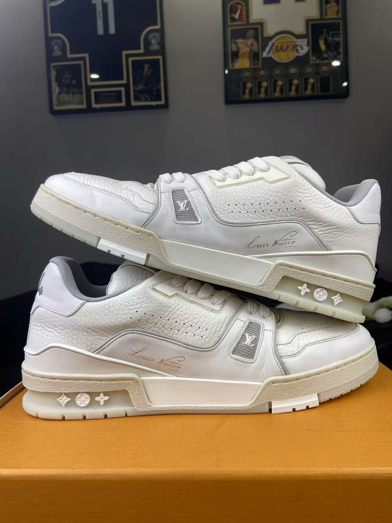 Louis Vuitton Louis Vuitton Training White Lowtop Sneakers 11 Men Size US 11 / EU 44 - 7 Thumbnail
