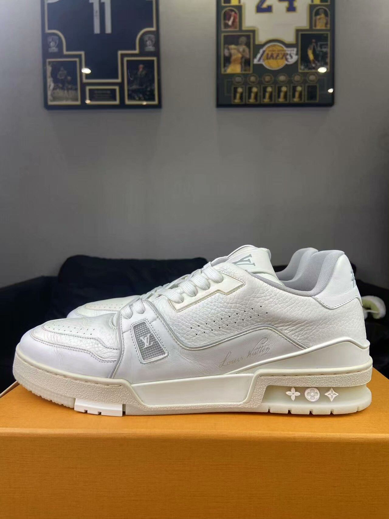 Louis Vuitton Louis Vuitton Training White Lowtop Sneakers 11 Men Size US 11 / EU 44 - 3 Thumbnail