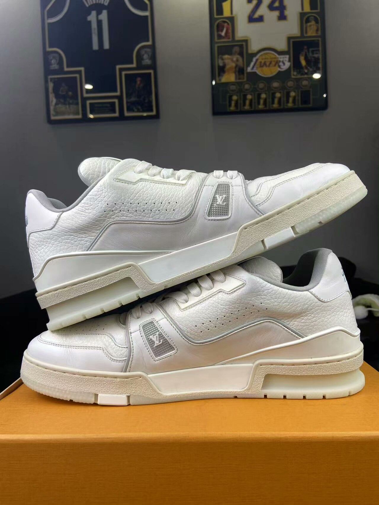 Louis Vuitton Louis Vuitton Training White Lowtop Sneakers 11 Men Size US 11 / EU 44 - 6 Thumbnail
