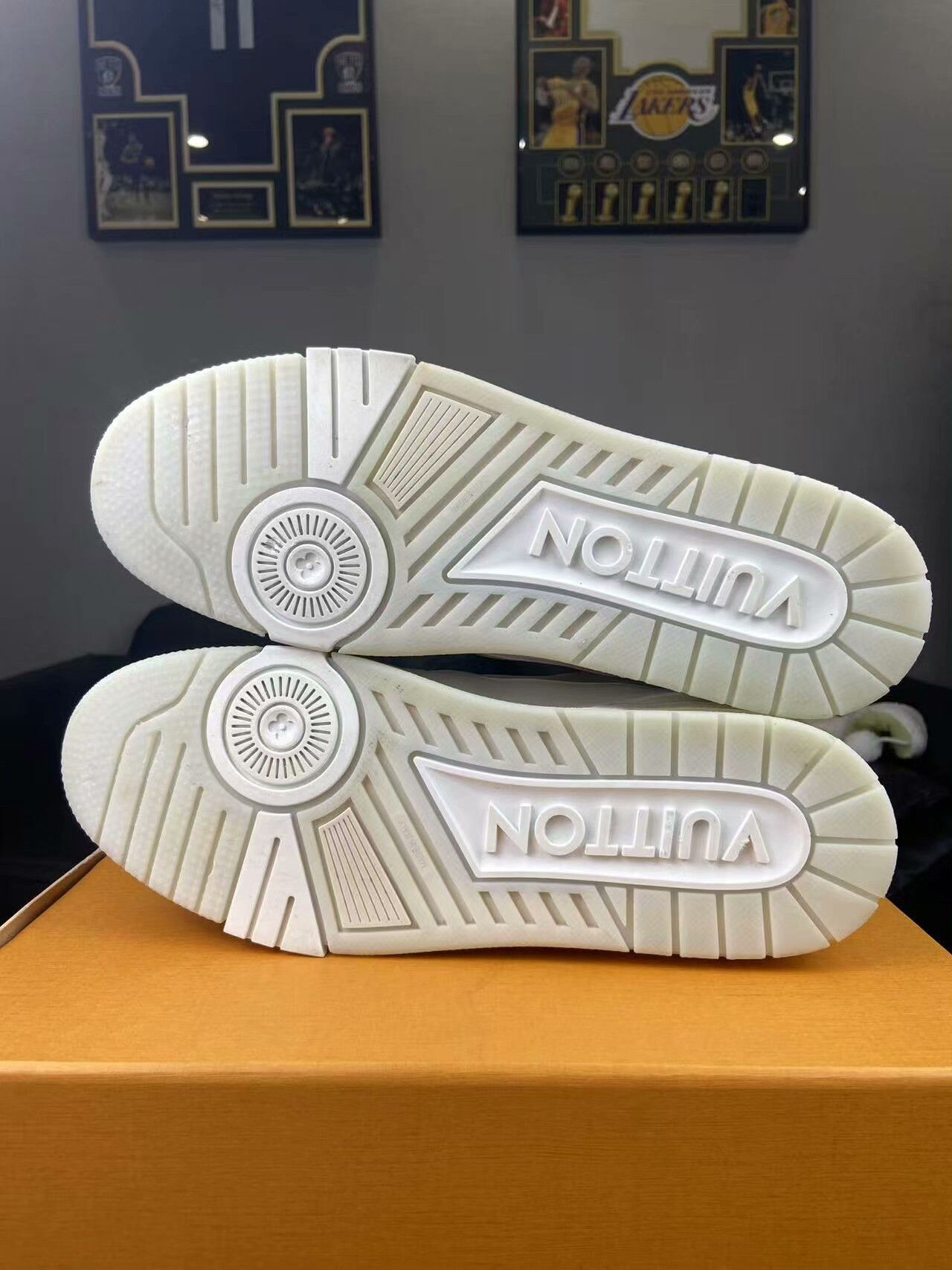 Louis Vuitton Louis Vuitton Training White Lowtop Sneakers 11 Men Size US 11 / EU 44 - 5 Thumbnail