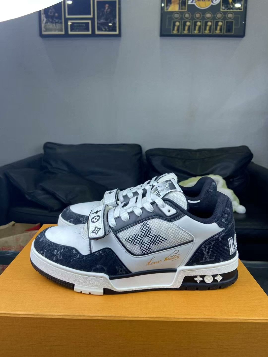 Louis Vuitton Louis Vuitton Training Black Lowtop Sneakers 10.5 Men Size US 10.5 / EU 43-44 - 3 Thumbnail