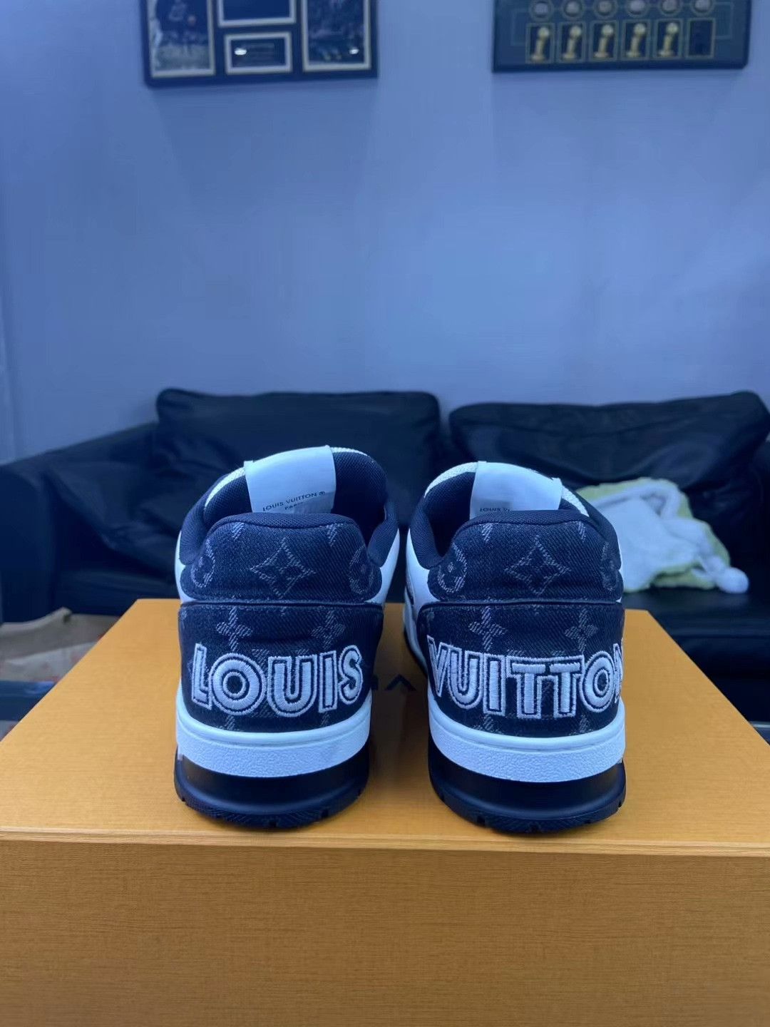 Louis Vuitton Louis Vuitton Training Black Lowtop Sneakers 10.5 Men Size US 10.5 / EU 43-44 - 4 Thumbnail