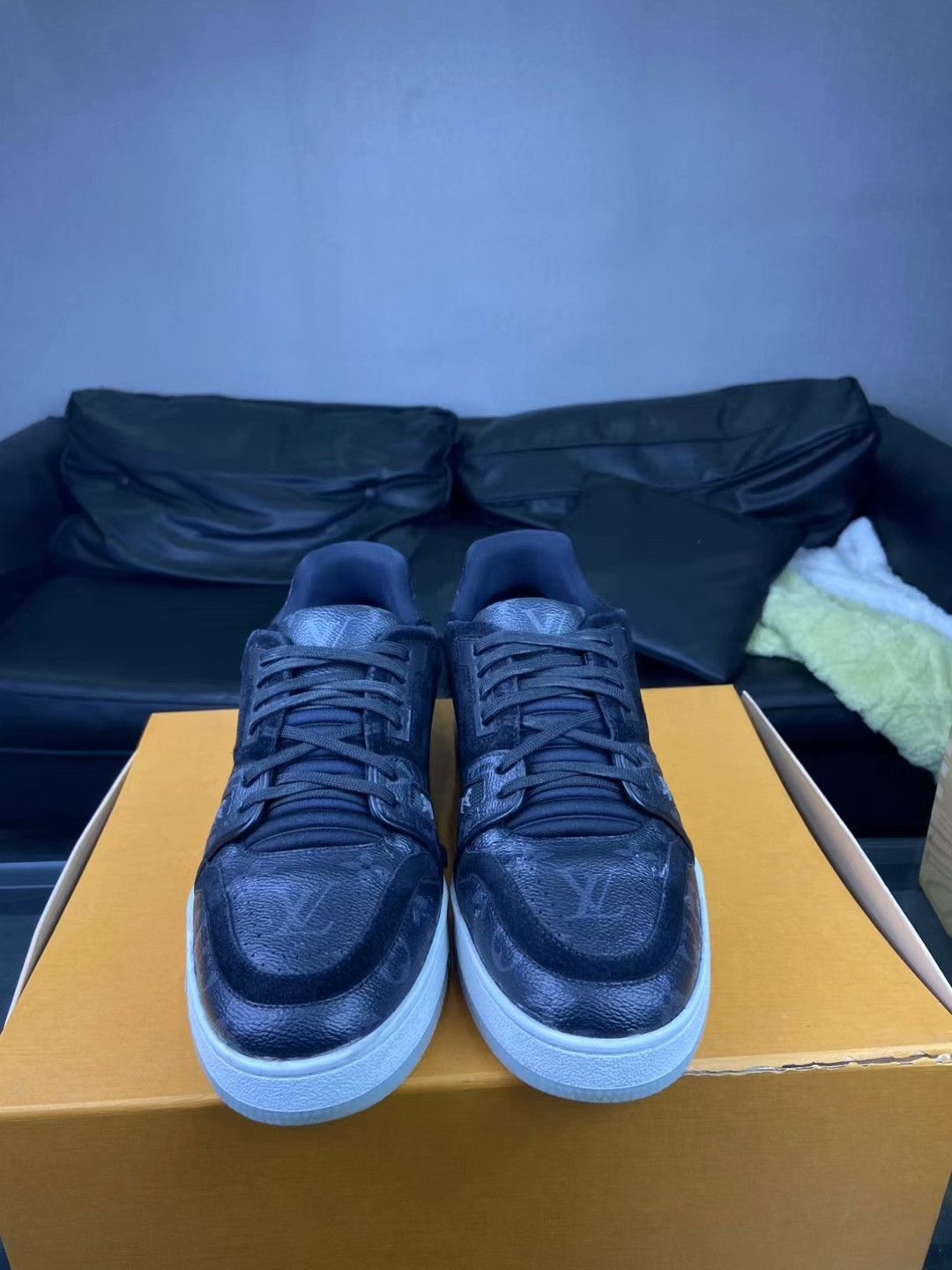 Louis Vuitton Louis Vuitton Training Lowtop Sneakers 9 Men Size US 9 / EU 42 - 2 Thumbnail