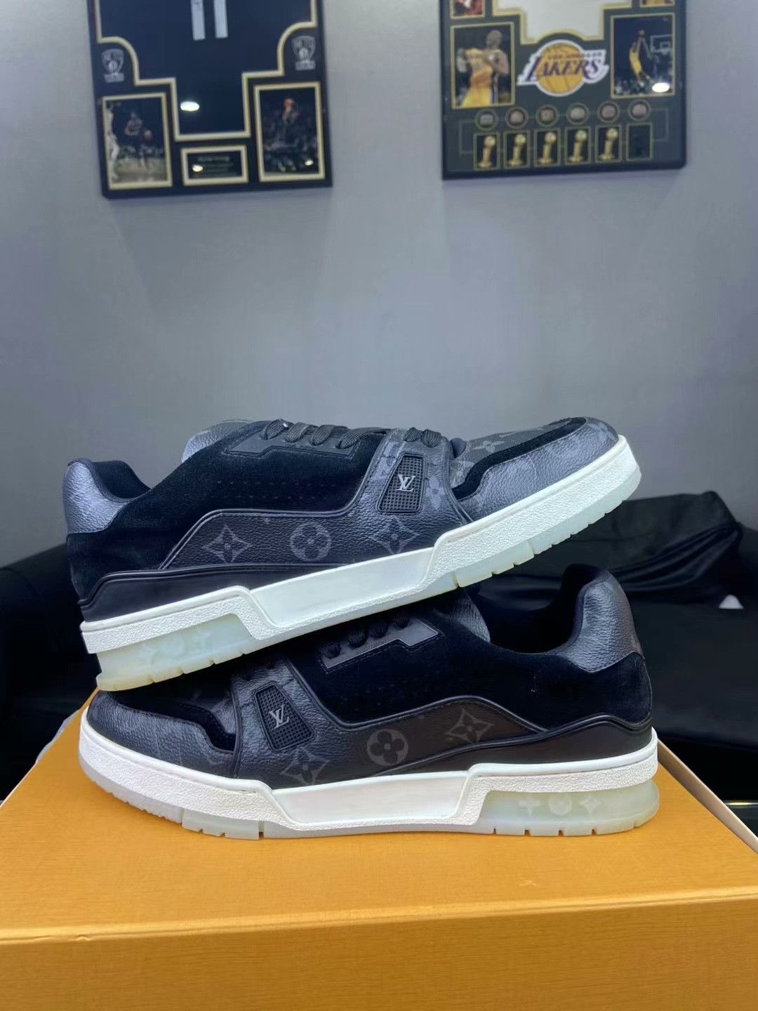 Louis Vuitton Louis Vuitton Training Black Lowtop Sneakers 10.5 Men Size US 10.5 / EU 43-44 - 7 Thumbnail