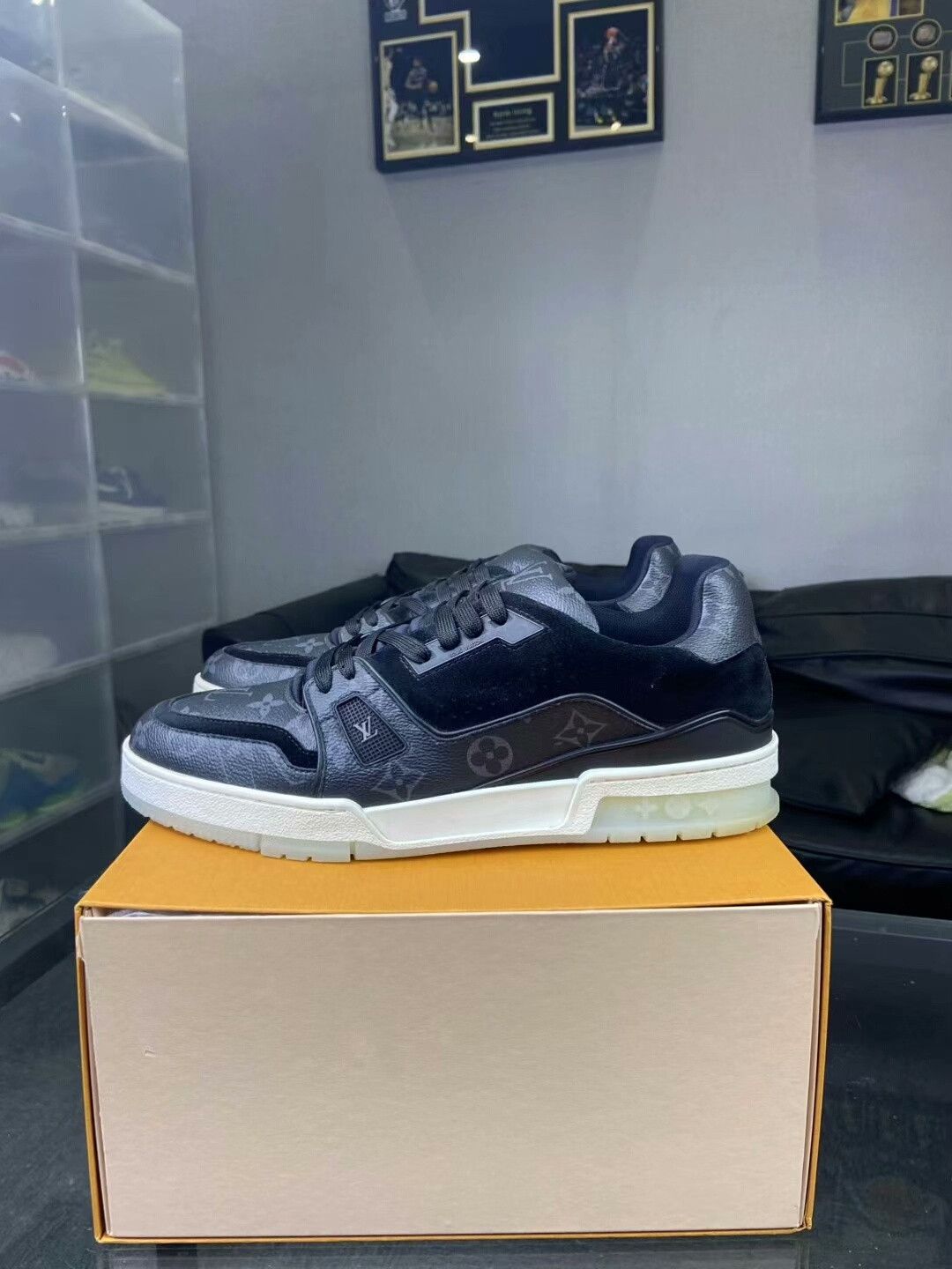 Louis Vuitton Louis Vuitton Training Black Lowtop Sneakers 10.5 Men Size US 10.5 / EU 43-44 - 8 Thumbnail