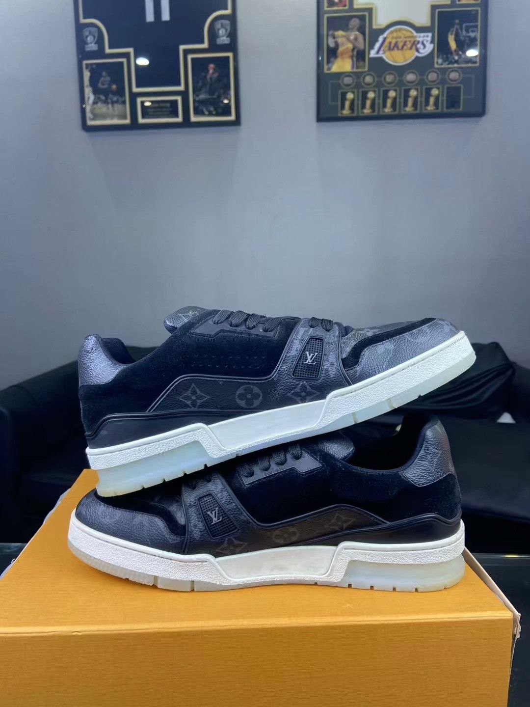 Louis Vuitton Louis Vuitton Training Black Lowtop Sneakers 10.5 Men Size US 10.5 / EU 43-44 - 6 Thumbnail