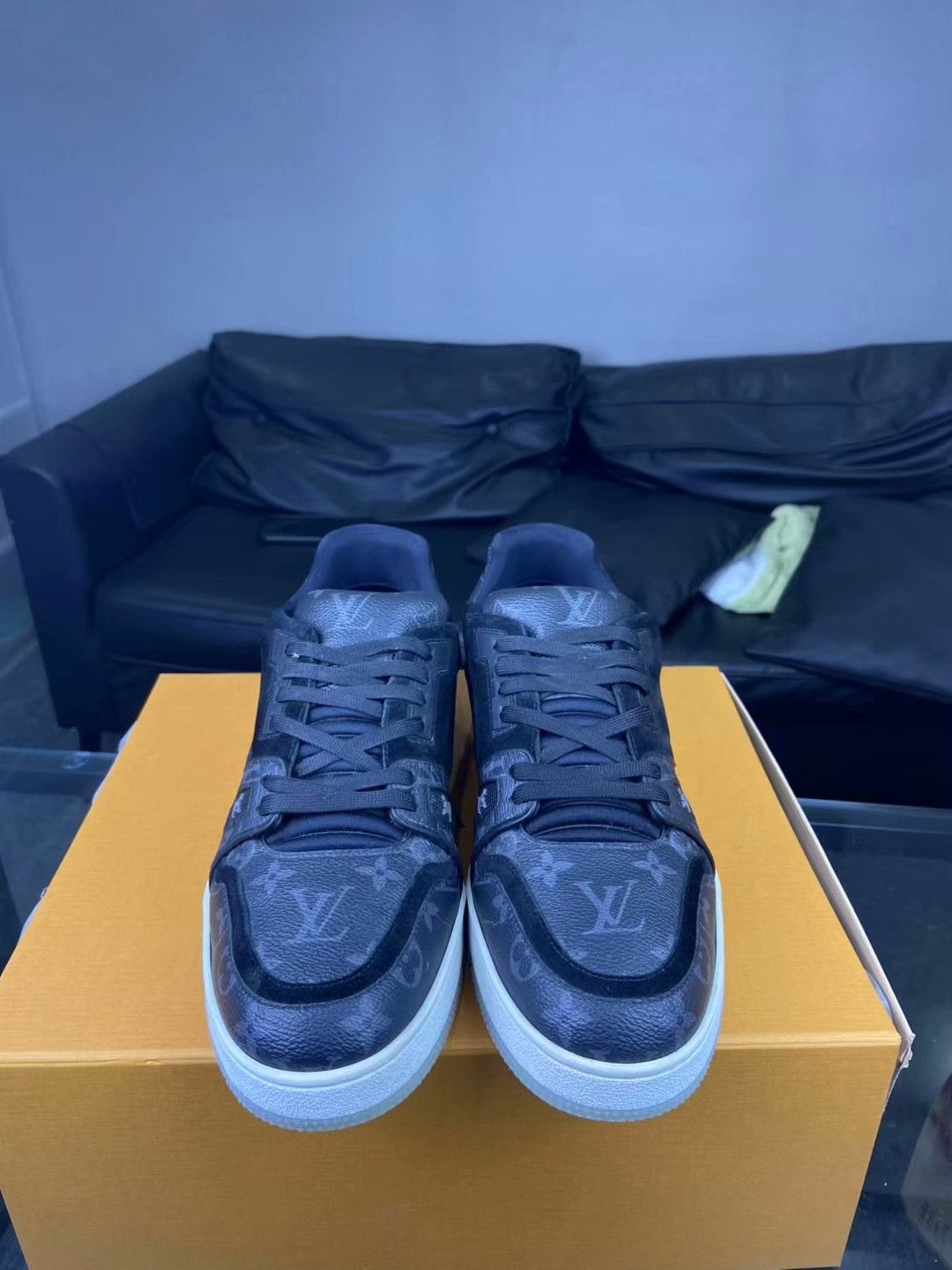 Louis Vuitton Louis Vuitton Training Black Lowtop Sneakers 10.5 Men Size US 10.5 / EU 43-44 - 2 Thumbnail
