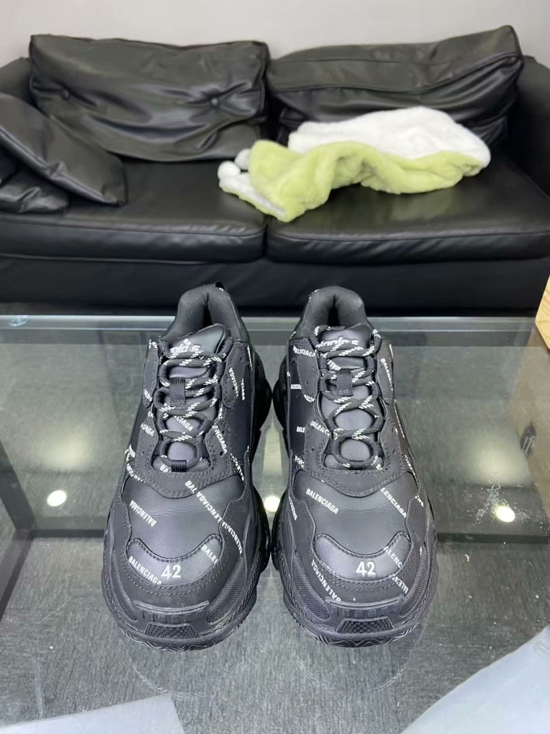 Balenciaga Balenciaga Black Hitop Sneakers 9 Men Size US 9 / EU 42 - 2 Thumbnail