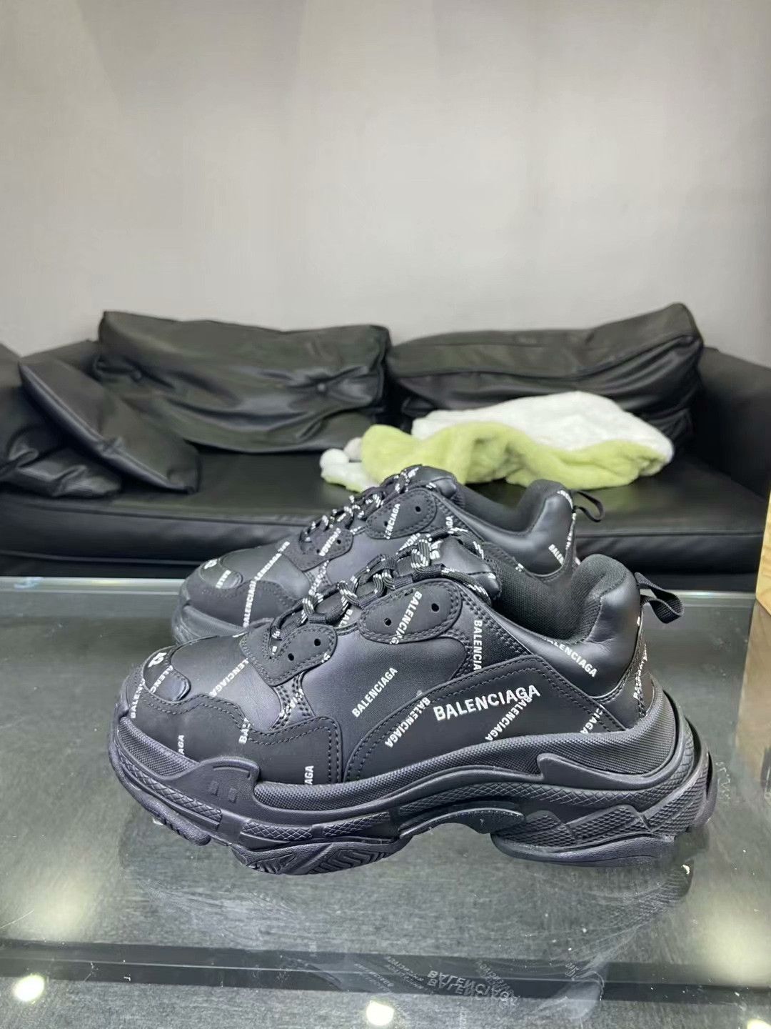 Balenciaga Balenciaga Black Hitop Sneakers 9 Men Size US 9 / EU 42 - 3 Thumbnail