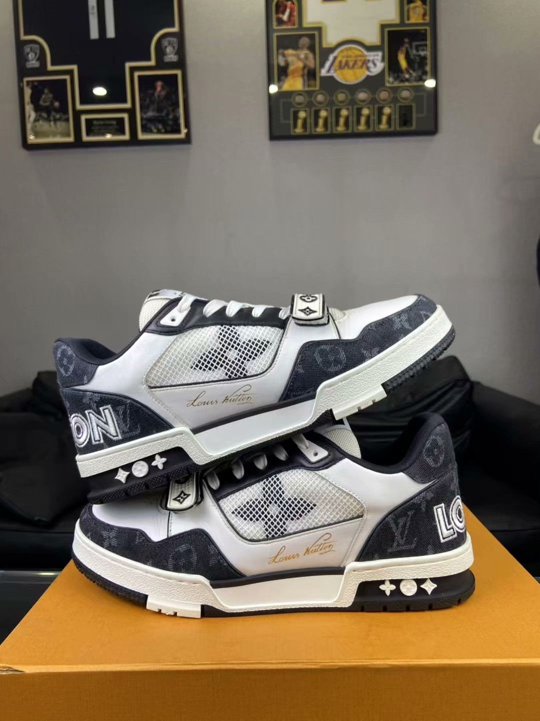 Louis Vuitton Louis Vuitton Training Black Lowtop Sneakers 9.5 Men Size US 9.5 / EU 42-43 - 7 Thumbnail