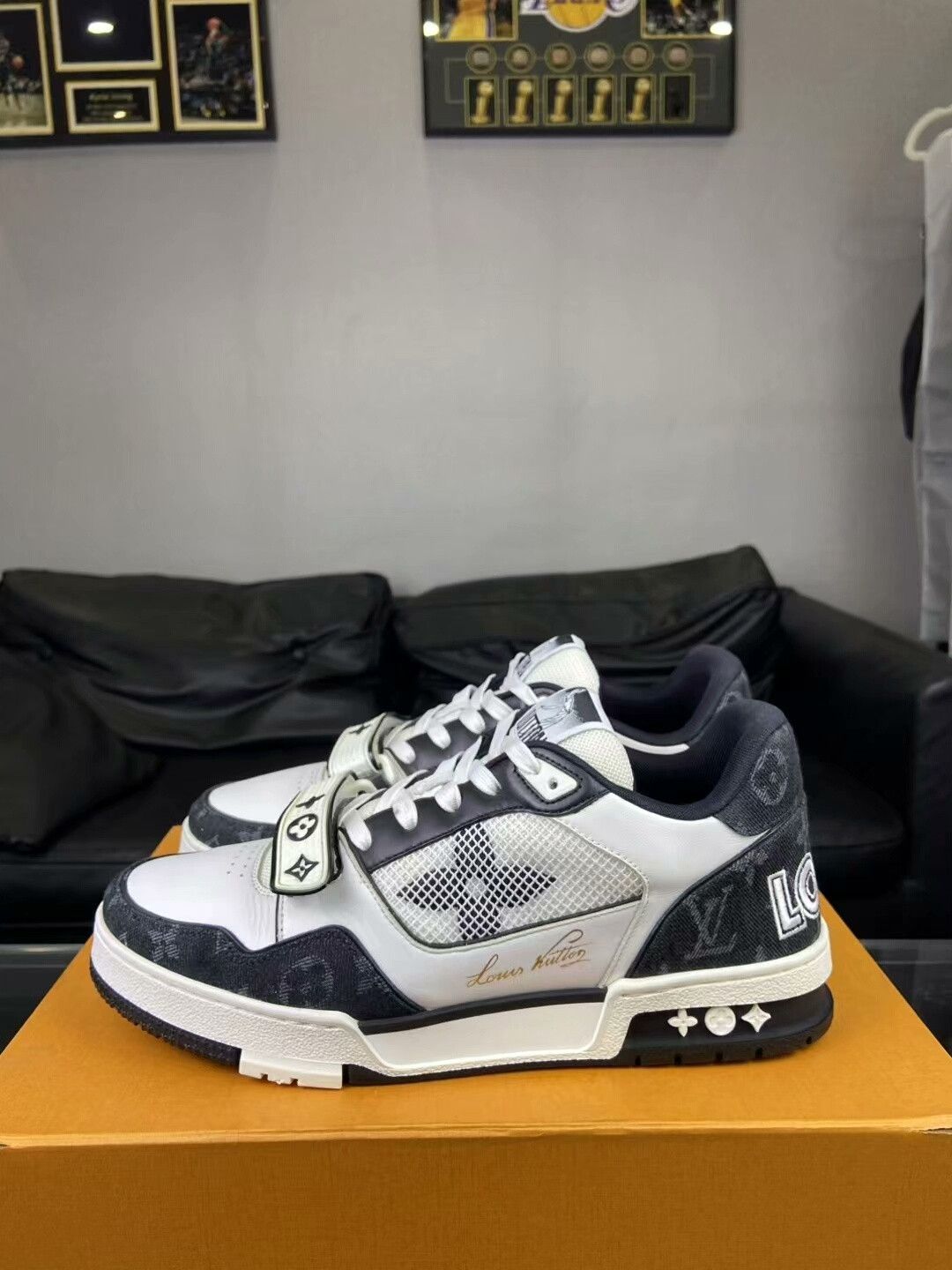 Louis Vuitton Louis Vuitton Training Black Lowtop Sneakers 9.5 Men Size US 9.5 / EU 42-43 - 3 Thumbnail