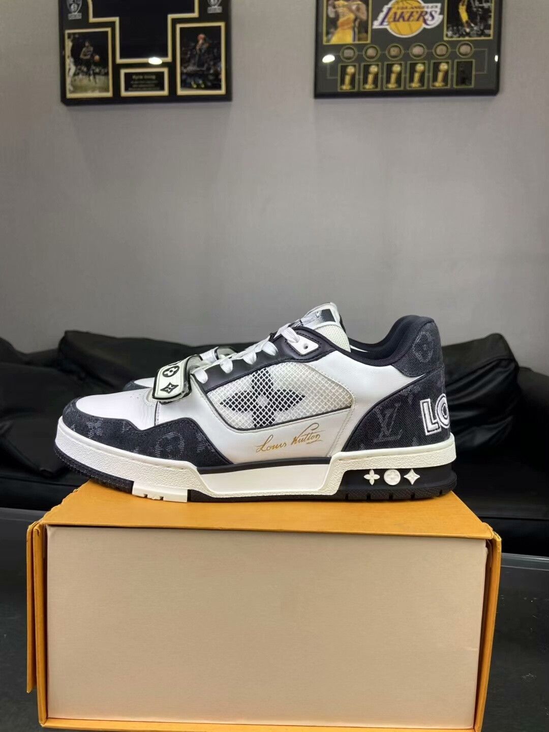 Louis Vuitton Louis Vuitton Training Black Lowtop Sneakers 9.5 Men Size US 9.5 / EU 42-43 - 8 Thumbnail