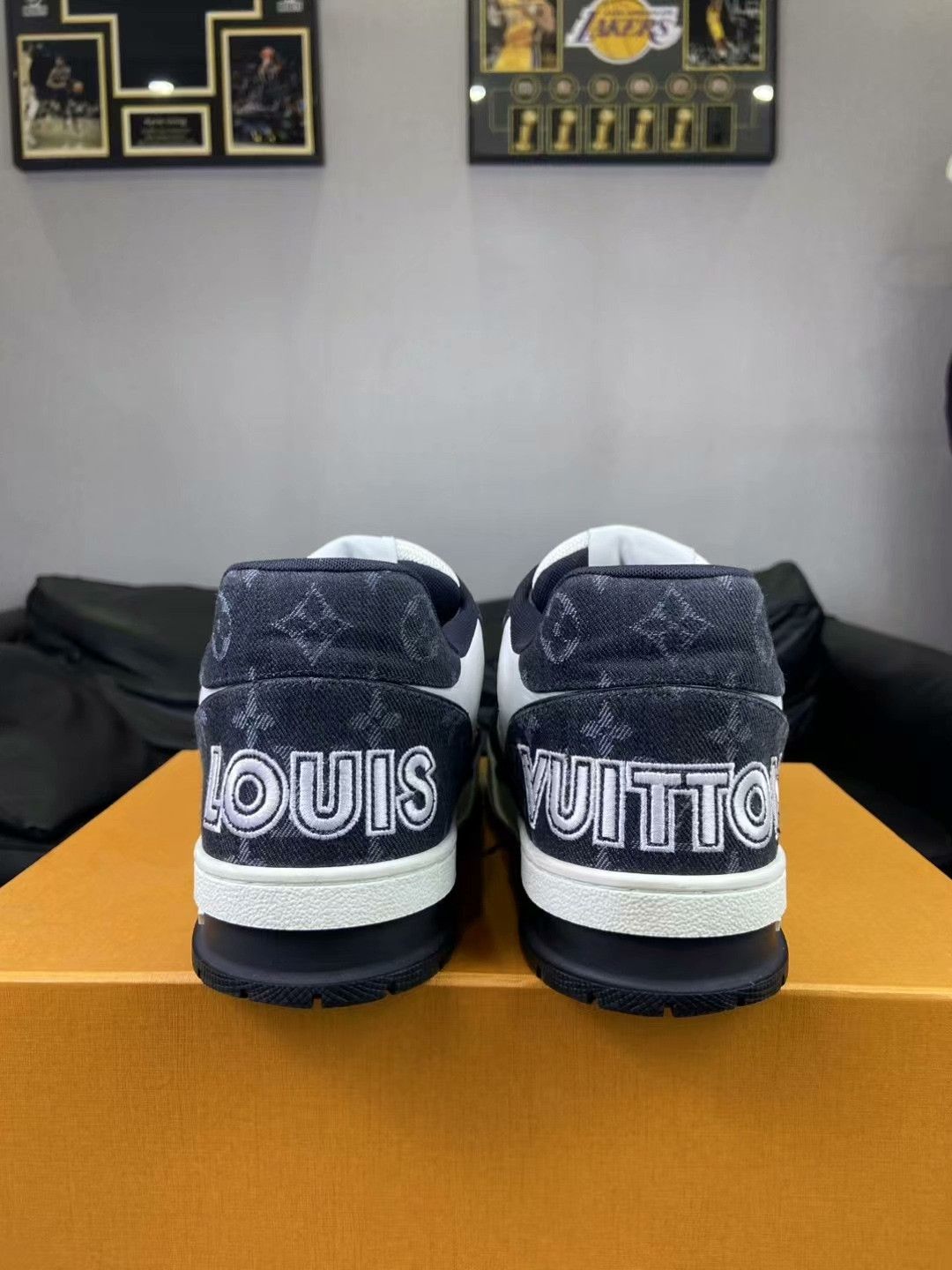 Louis Vuitton Louis Vuitton Training Black Lowtop Sneakers 9.5 Men Size US 9.5 / EU 42-43 - 4 Thumbnail