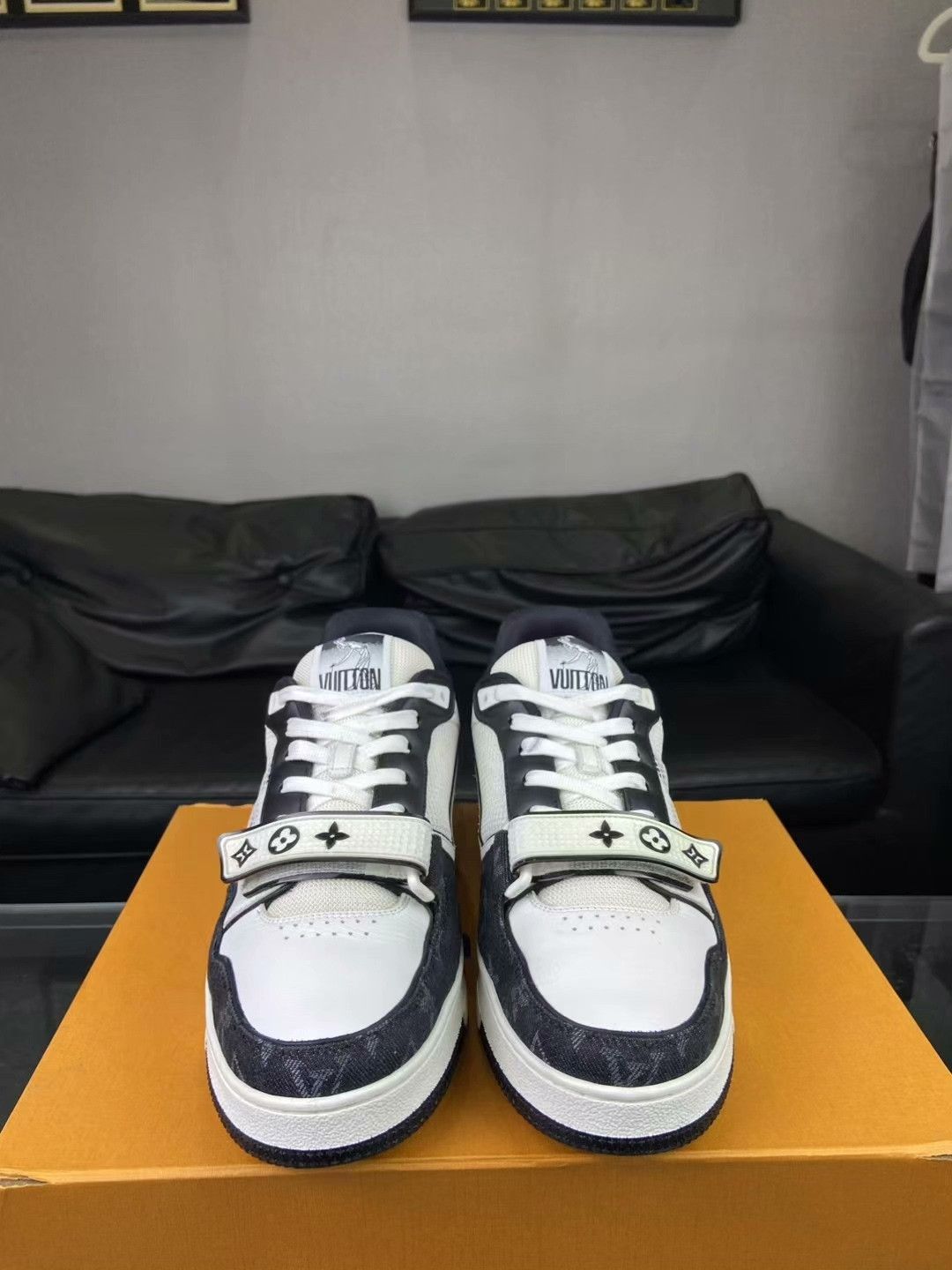 Louis Vuitton Louis Vuitton Training Black Lowtop Sneakers 9.5 Men Size US 9.5 / EU 42-43 - 2 Thumbnail