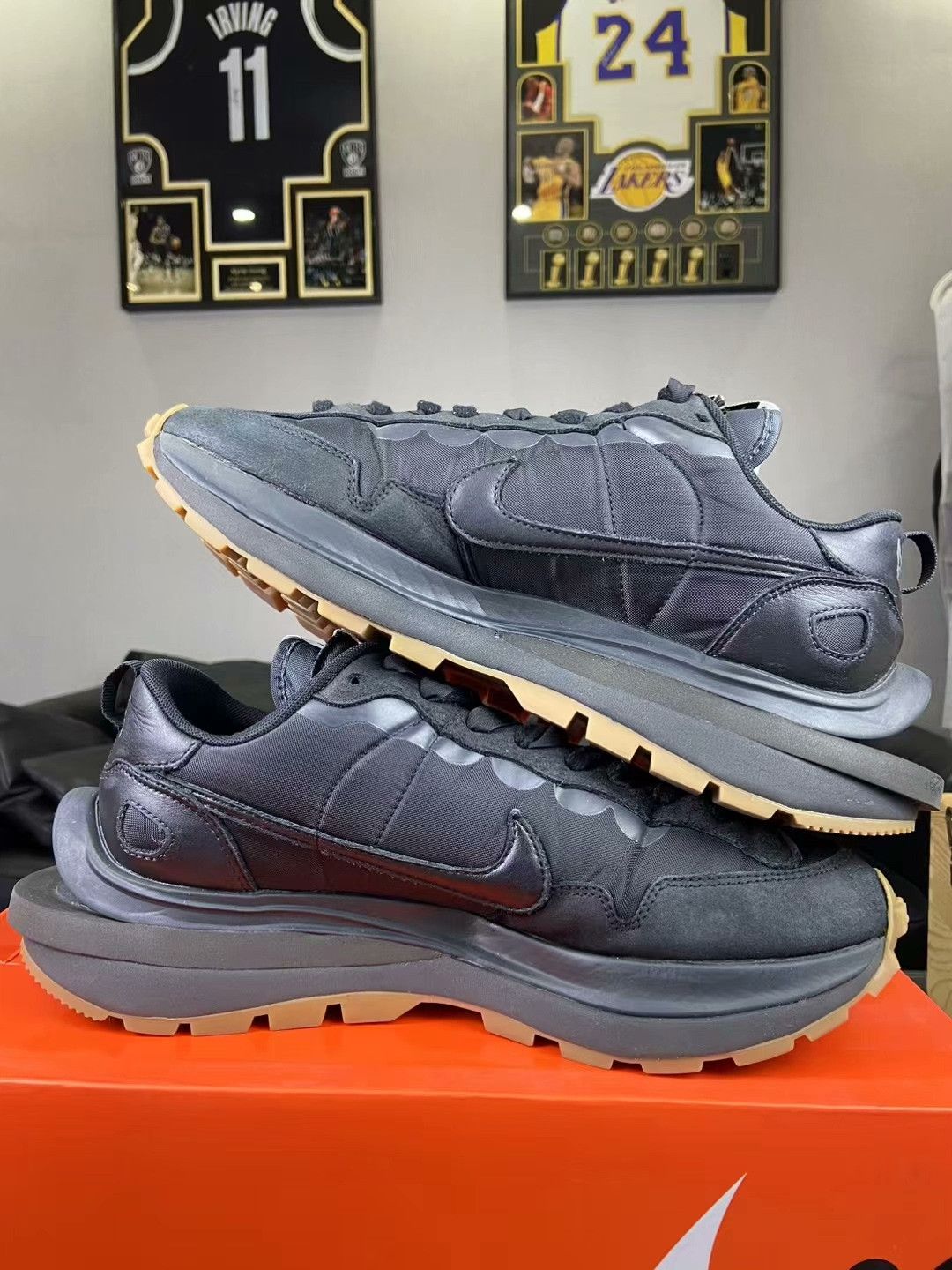 Nike Nike Black Lowtop Sneakers 10.5 Men Size US 10.5 / EU 43-44 - 6 Thumbnail