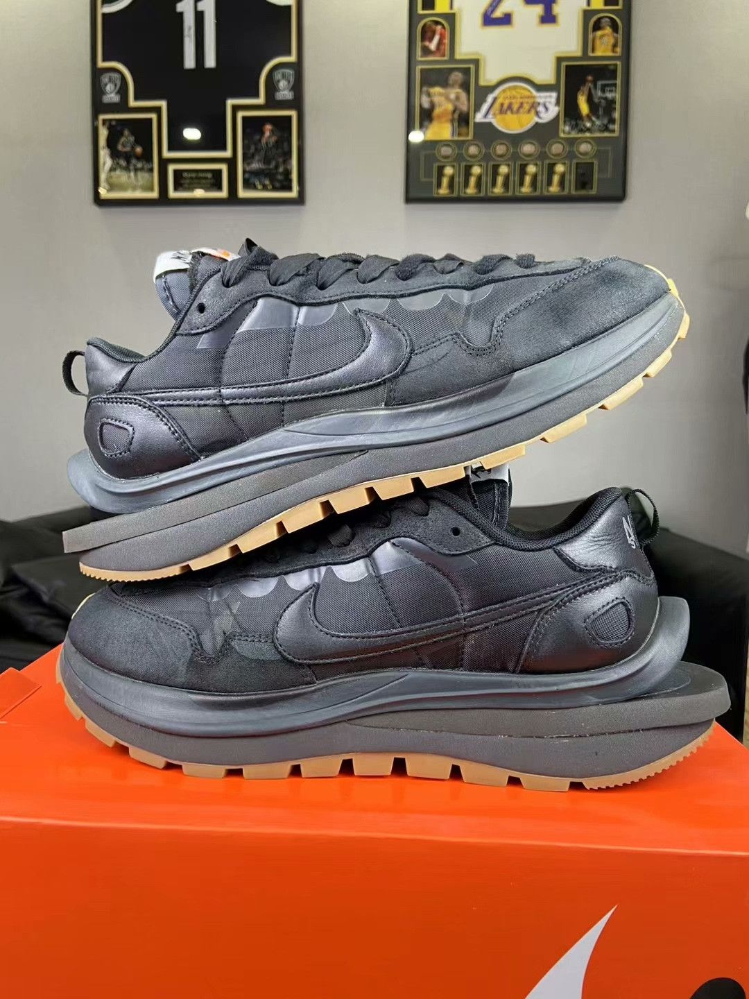 Nike Nike Black Lowtop Sneakers 10.5 Men Size US 10.5 / EU 43-44 - 7 Thumbnail