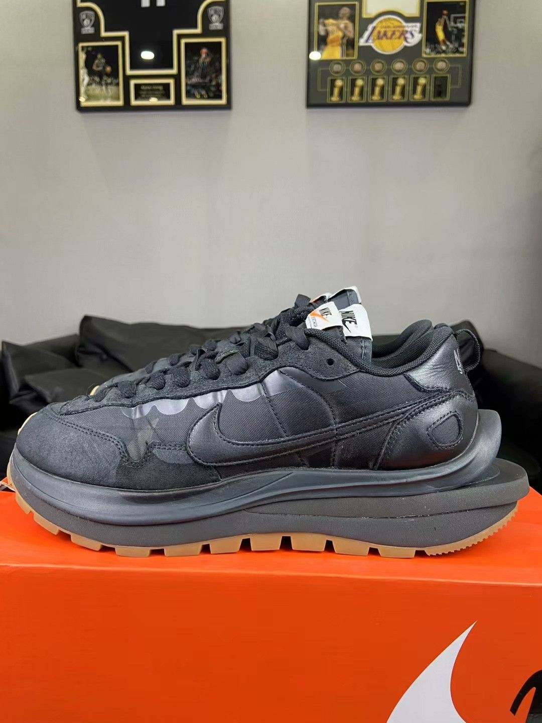 Nike Nike Black Lowtop Sneakers 10.5 Men Size US 10.5 / EU 43-44 - 2 Thumbnail