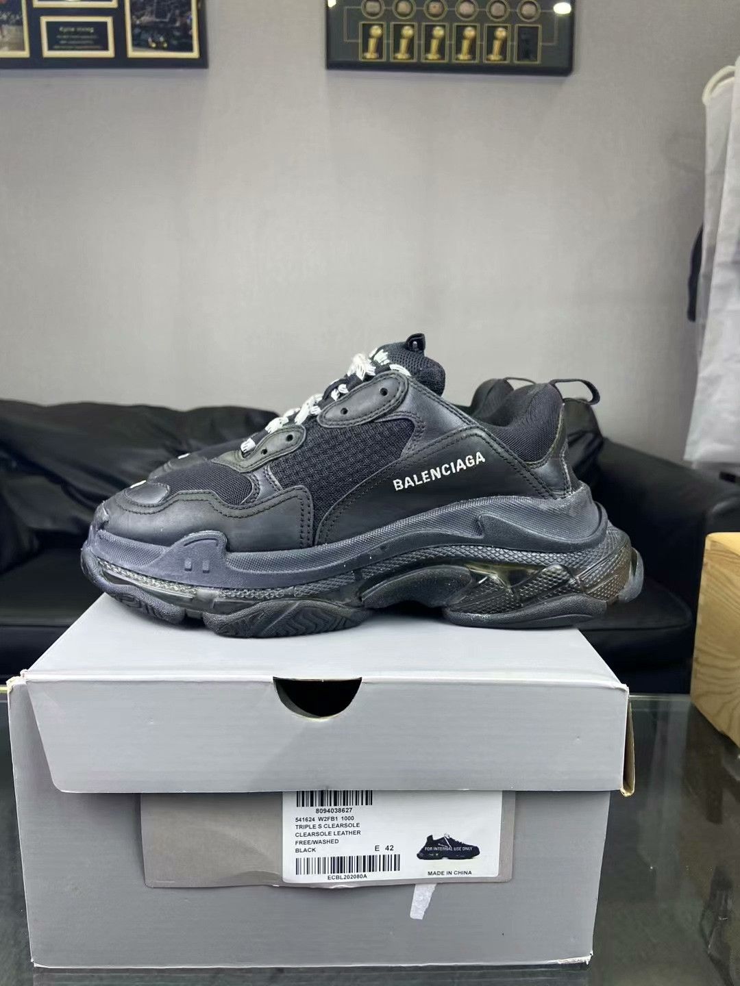 Balenciaga Balenciaga Distressed Black Lowtop Sneakers 9 Men Size US 9 / EU 42 - 6 Thumbnail