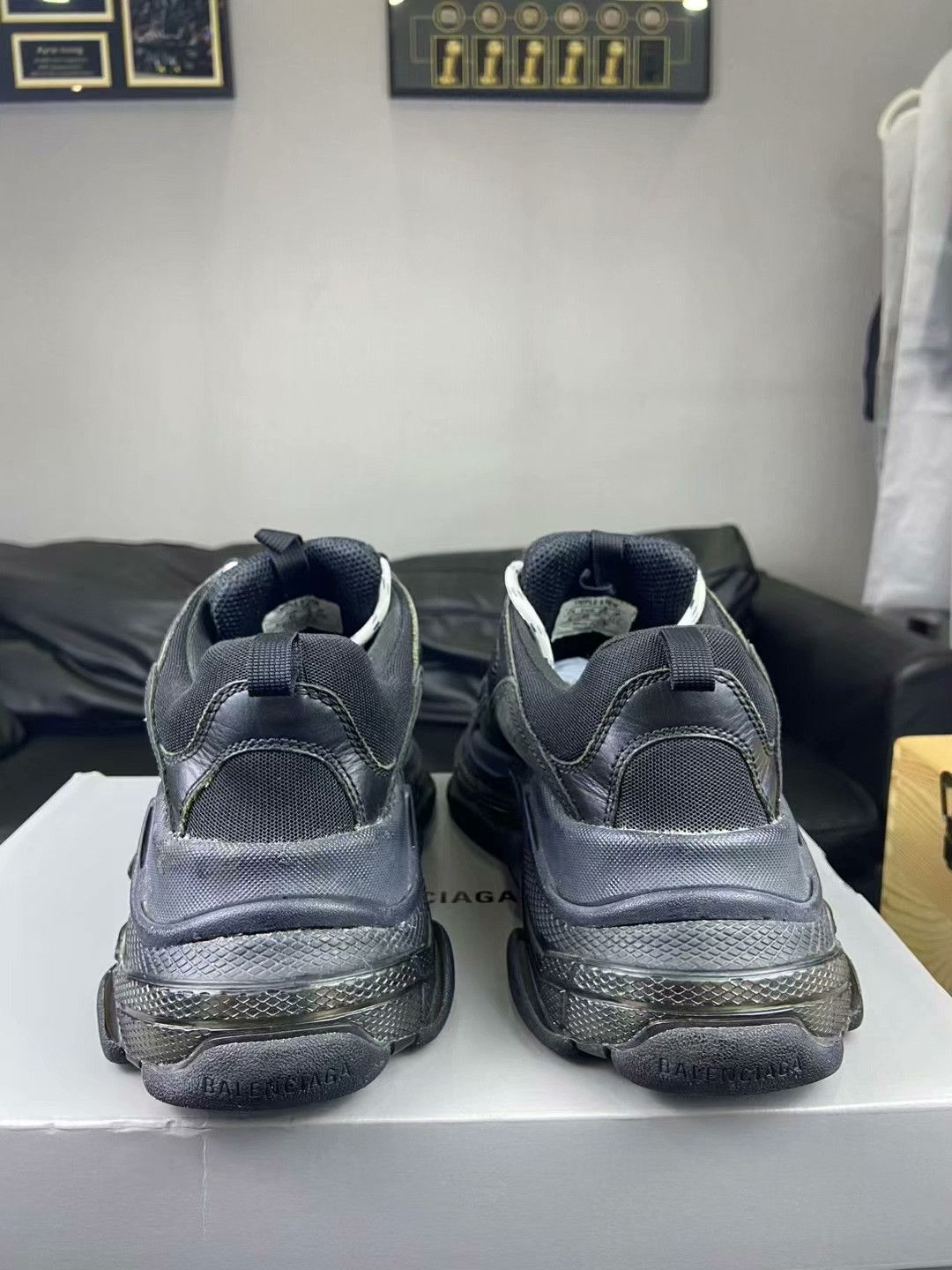 Balenciaga Balenciaga Distressed Black Lowtop Sneakers 9 Men Size US 9 / EU 42 - 4 Thumbnail