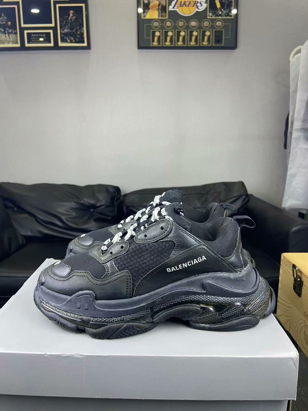 Balenciaga Balenciaga Distressed Black Lowtop Sneakers 9 Men Size US 9 / EU 42 - 3 Thumbnail