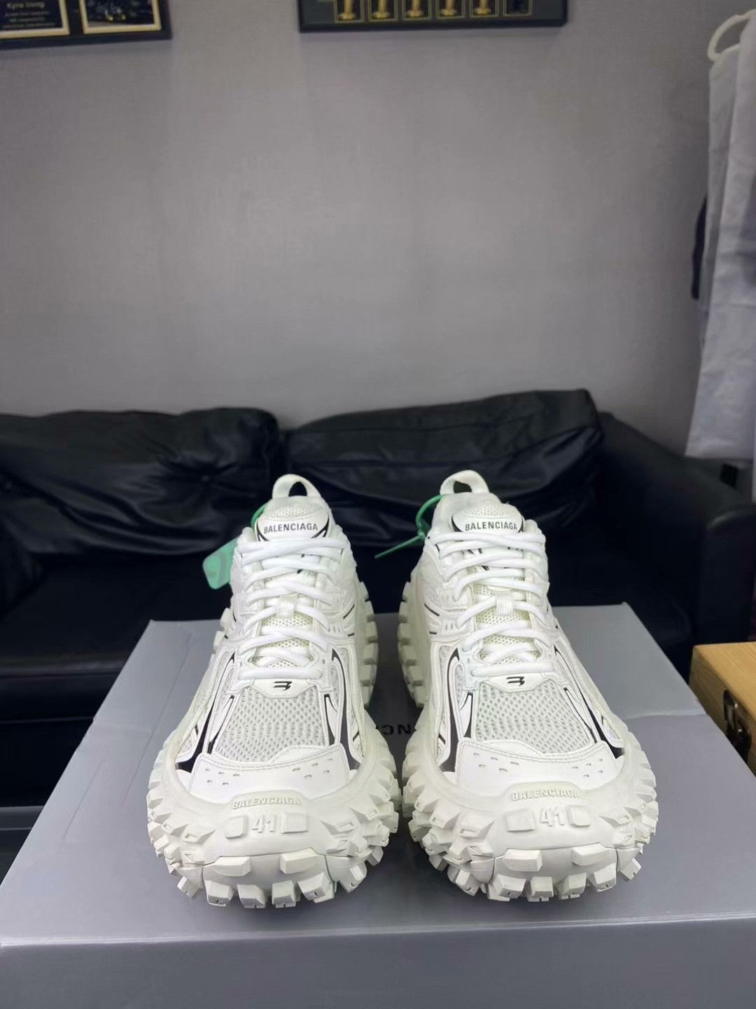 Balenciaga Balenciaga White Lowtop Sneakers 8.5 Men Size US 8.5 / EU 41-42 - 2 Thumbnail