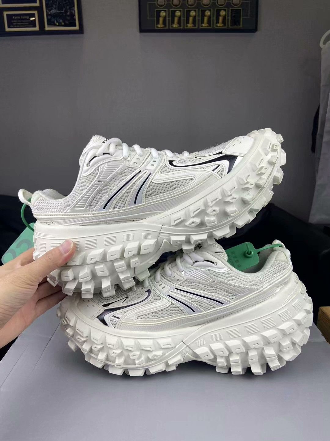Balenciaga Balenciaga White Lowtop Sneakers 8.5 Men Size US 8.5 / EU 41-42 - 6 Thumbnail