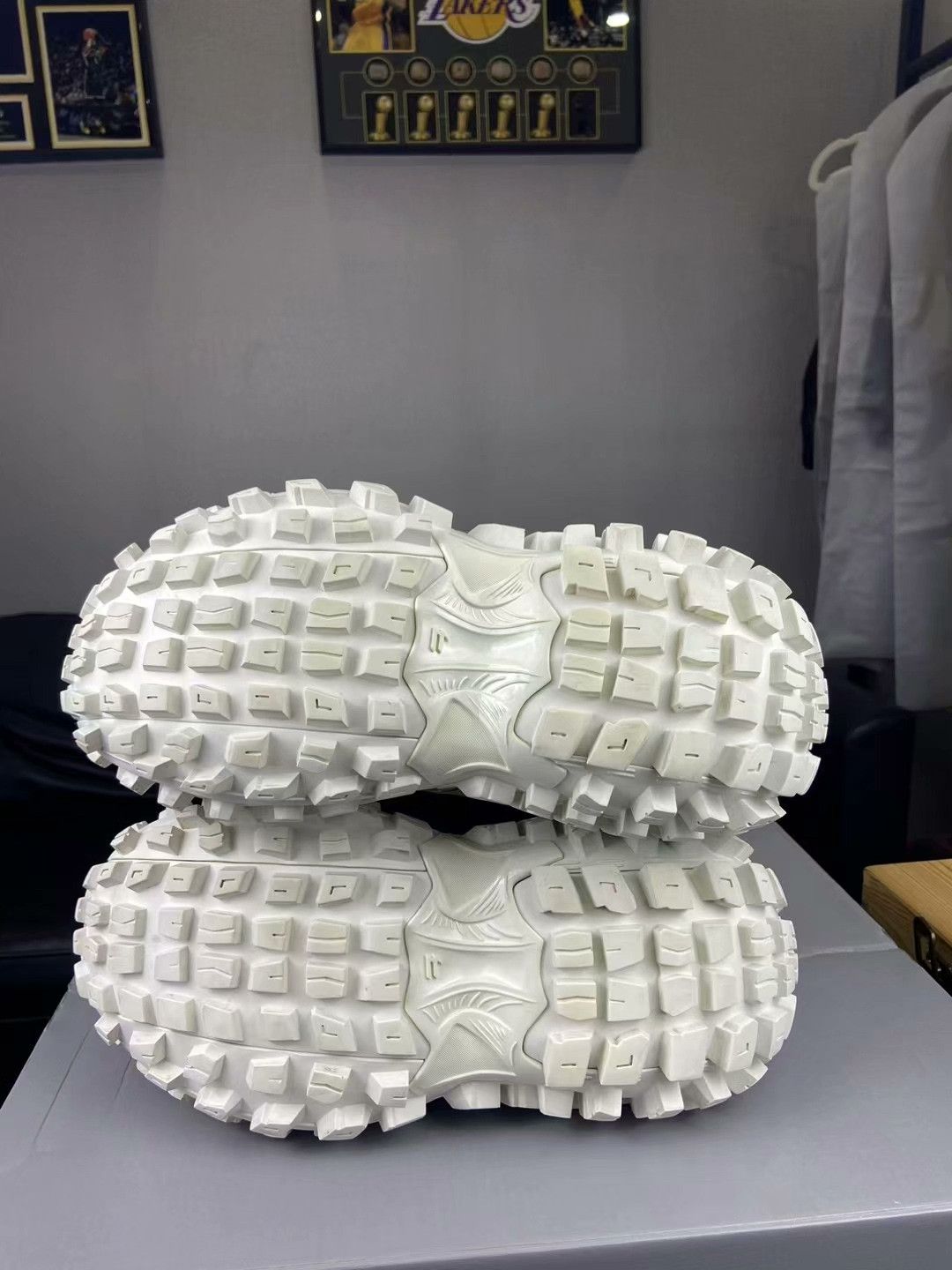 Balenciaga Balenciaga White Lowtop Sneakers 8.5 Men Size US 8.5 / EU 41-42 - 5 Thumbnail