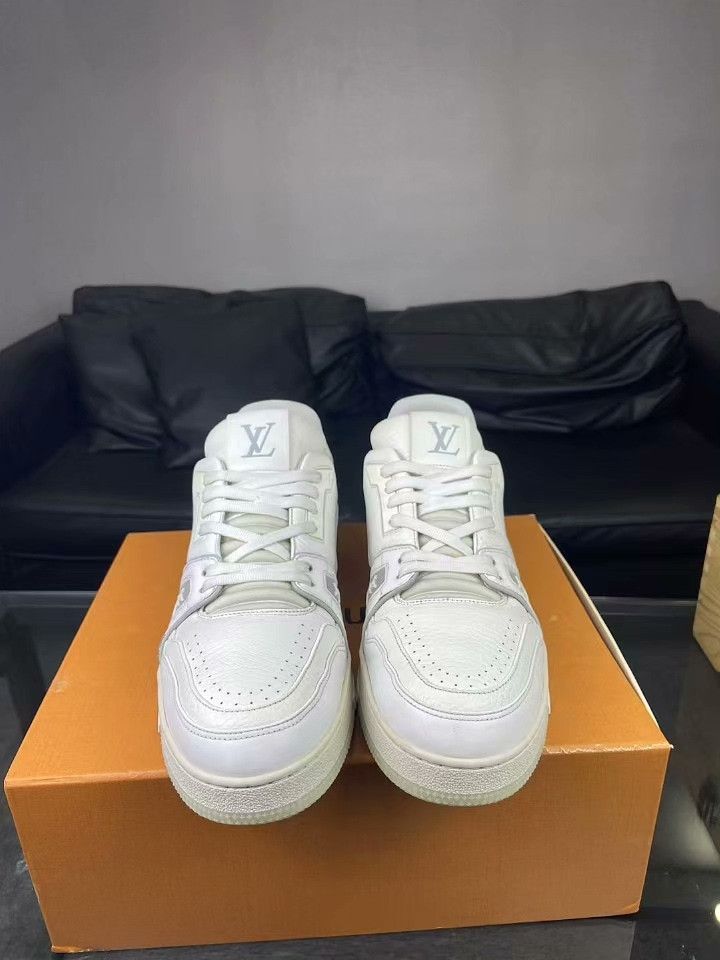 Louis Vuitton Louis Vuitton Training White Lowtop Sneakers 10 Men Size US 10 / EU 43 - 2 Thumbnail