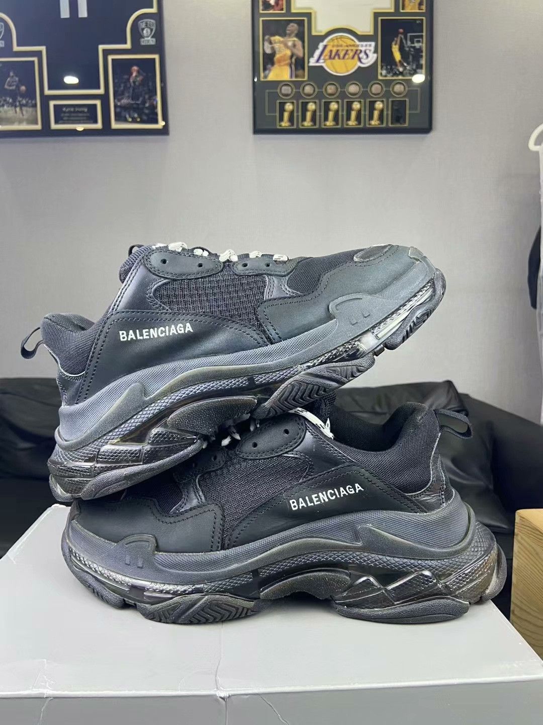 Balenciaga Balenciaga Distressed Black Lowtop Sneakers 10 Men Size US 10 / EU 43 - 7 Thumbnail