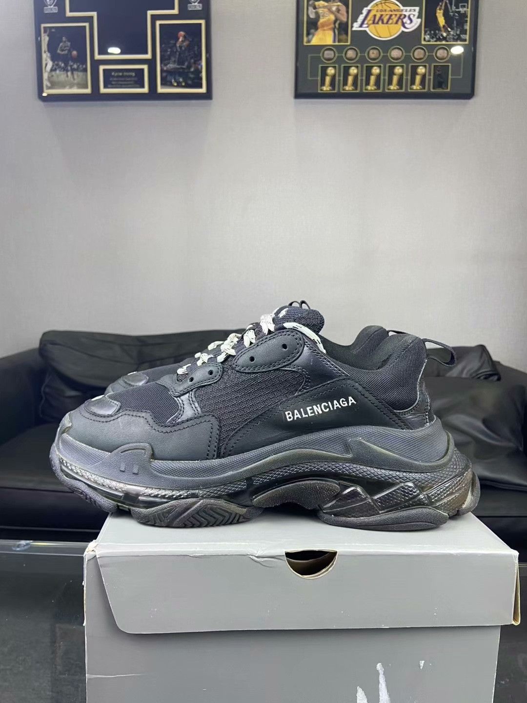 Balenciaga Balenciaga Distressed Black Lowtop Sneakers 10 Men Size US 10 / EU 43 - 8 Thumbnail