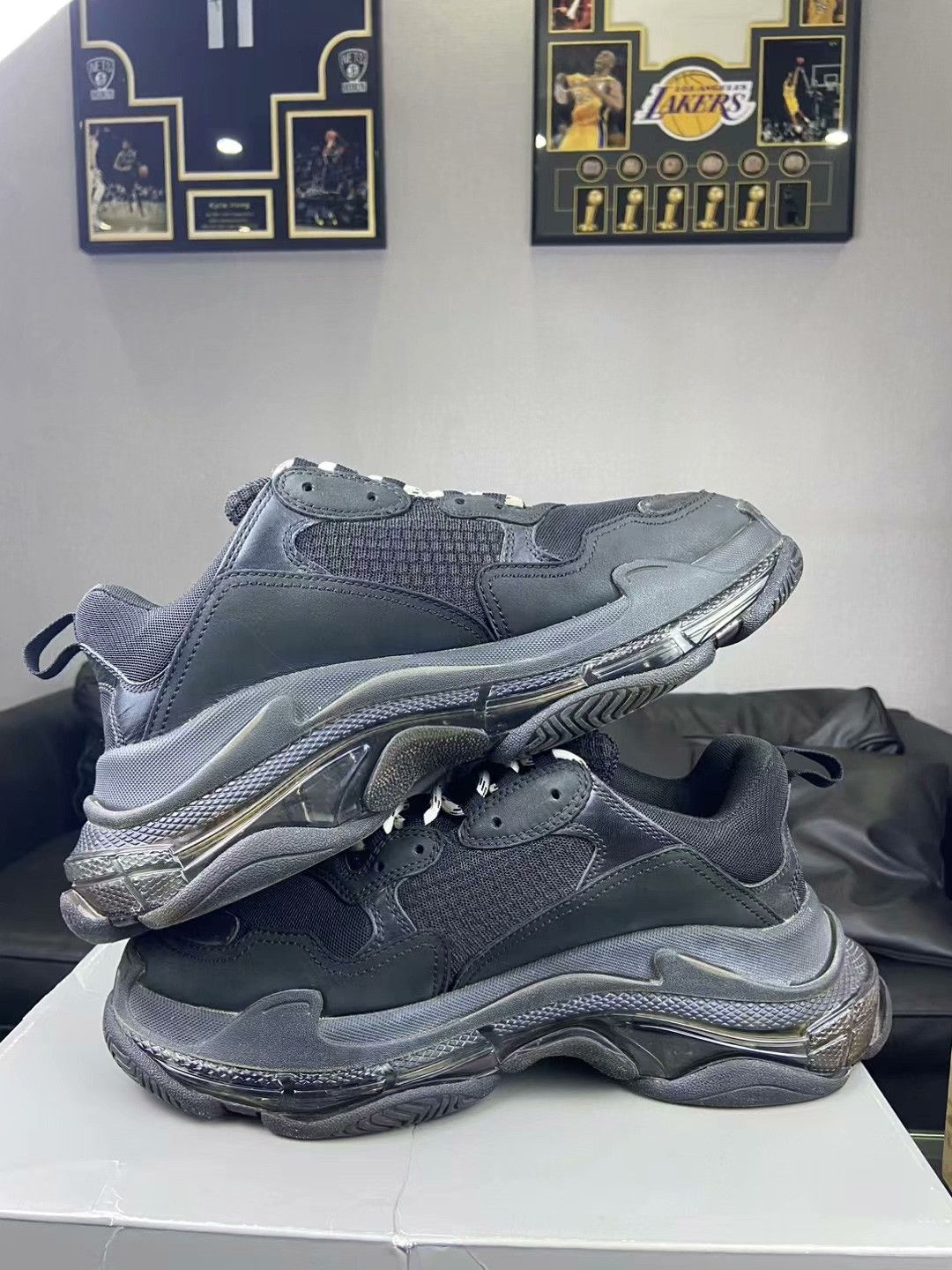 Balenciaga Balenciaga Distressed Black Lowtop Sneakers 10 Men Size US 10 / EU 43 - 6 Thumbnail
